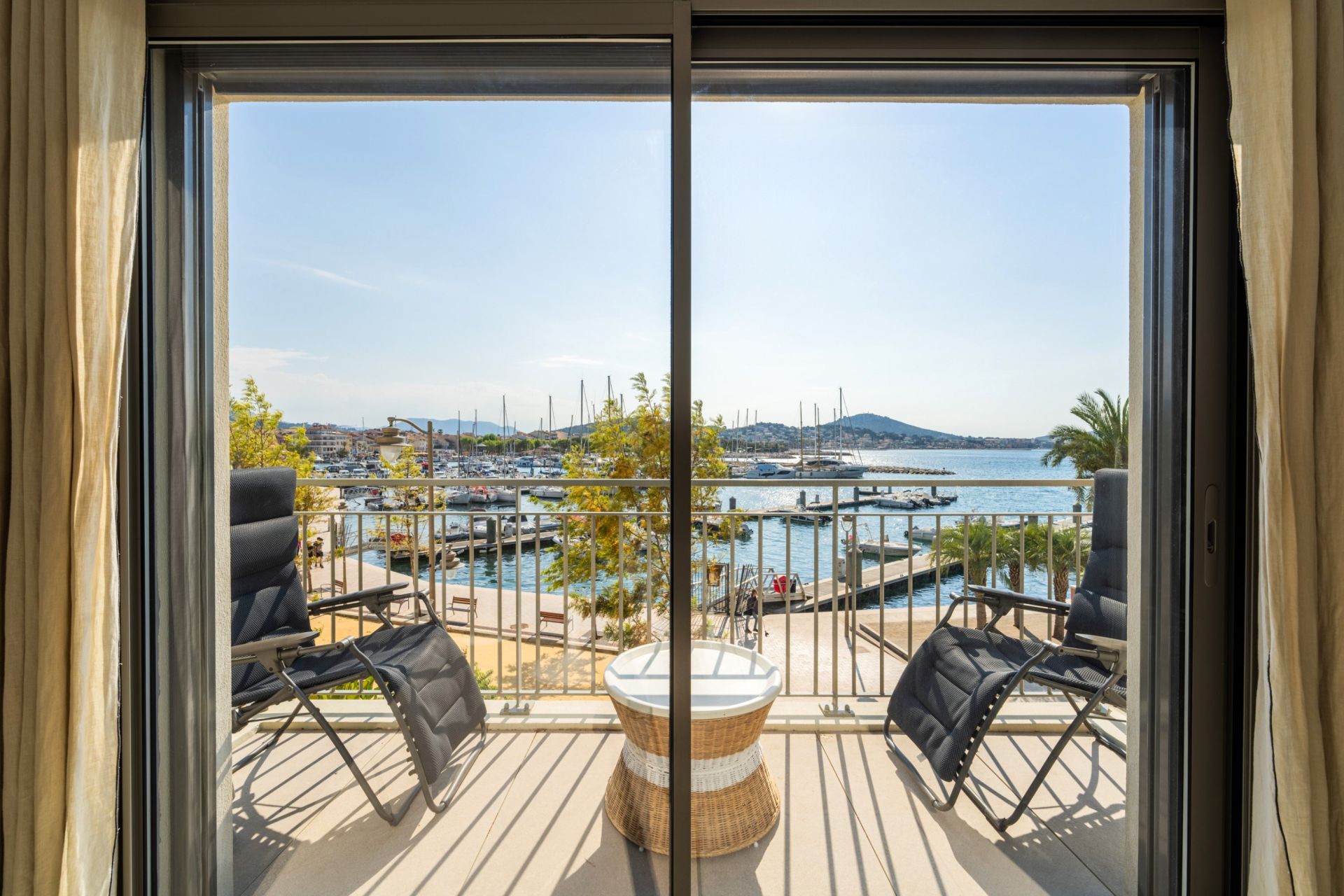 luxury house 5 Rooms for sale on SANARY SUR MER (83110)