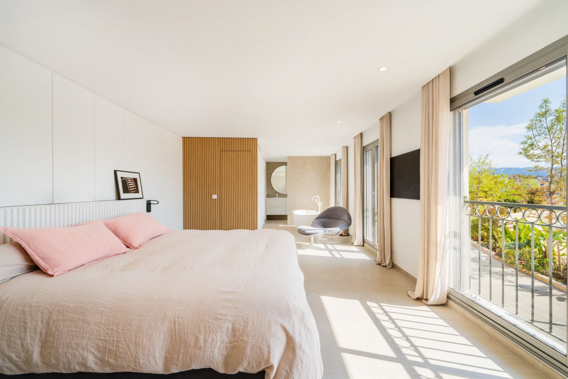 luxury house 5 Rooms for sale on SANARY SUR MER (83110)