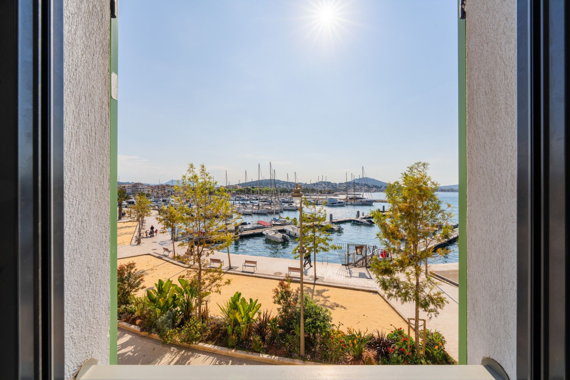 luxury house 5 Rooms for sale on SANARY SUR MER (83110)