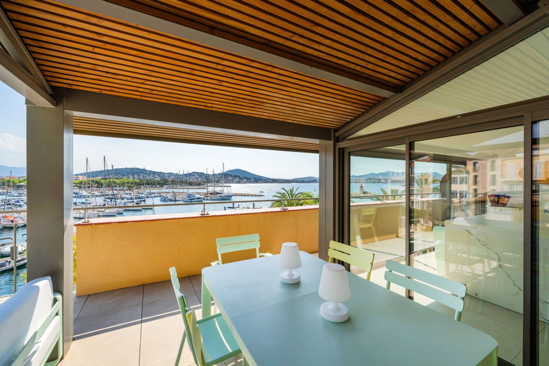 luxury house 5 Rooms for sale on SANARY SUR MER (83110)