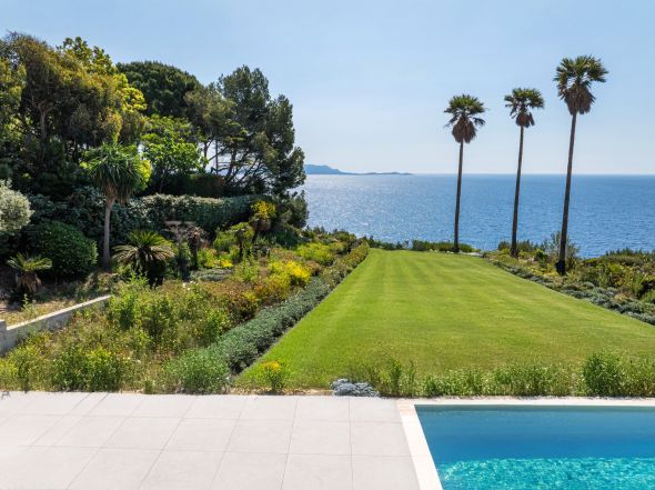 Sale Luxury house Saint-Cyr-sur-Mer 7 Rooms 333 m²