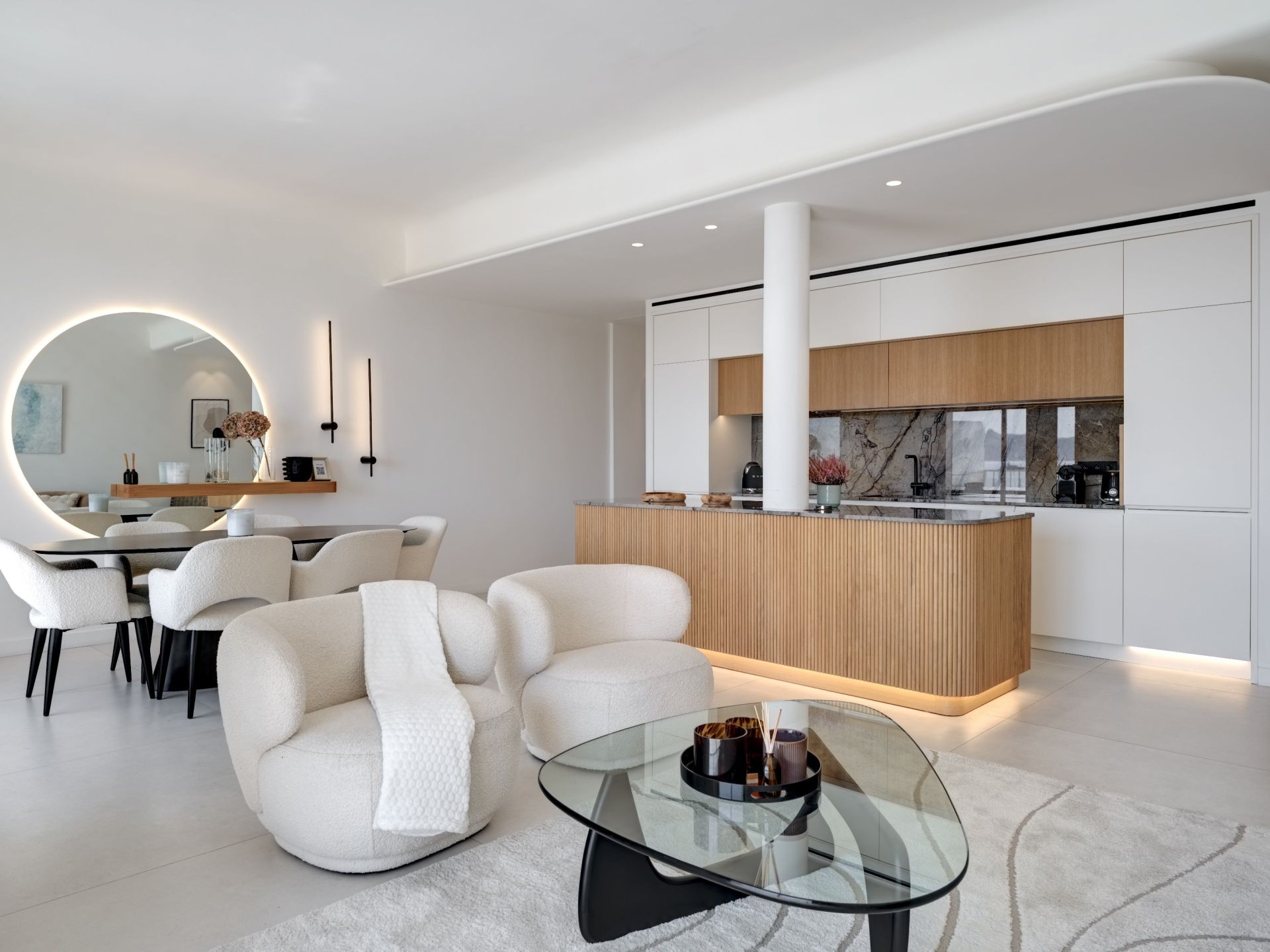 luxury apartment 4 Rooms for sale on CANNES (06400)