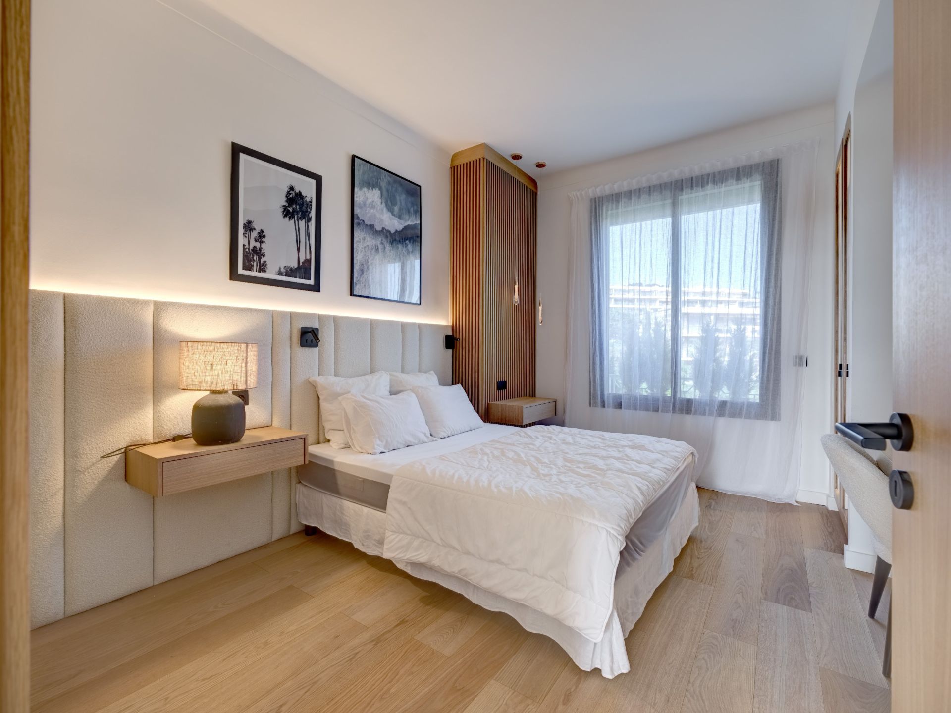 luxury apartment 4 Rooms for sale on CANNES (06400)