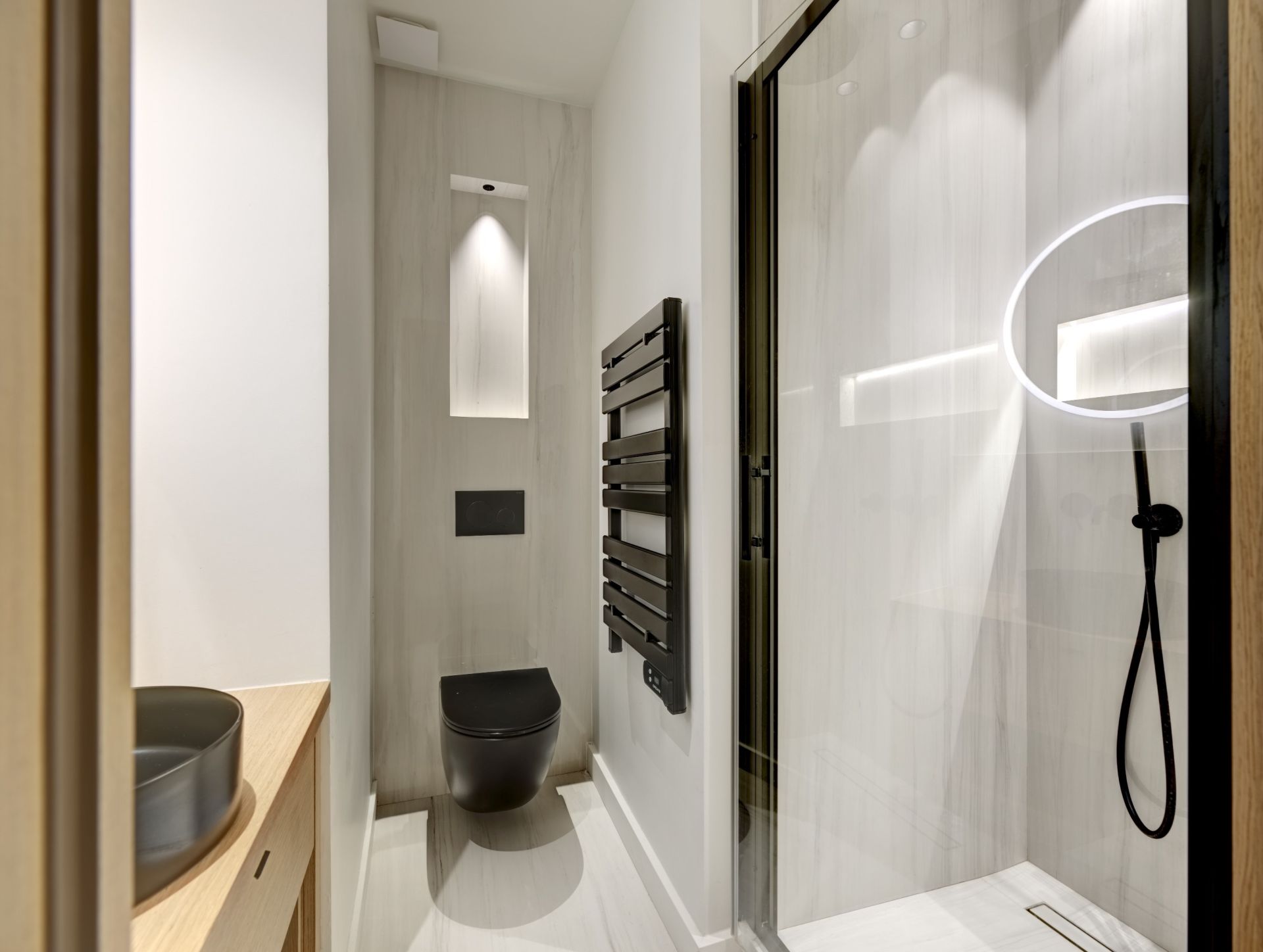 luxury apartment 4 Rooms for sale on CANNES (06400)