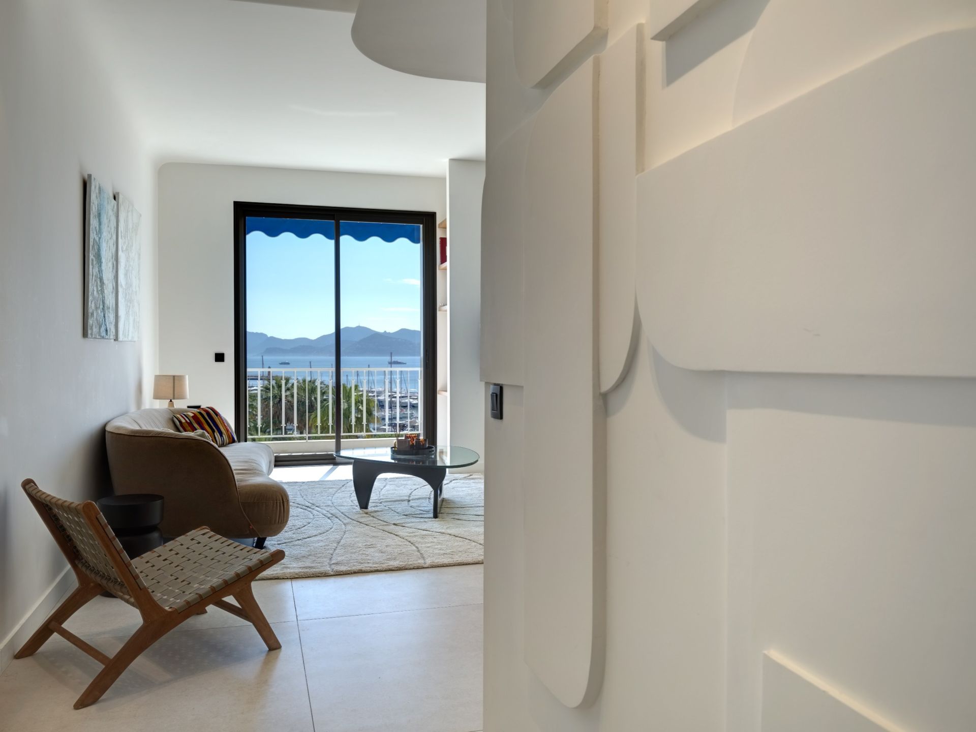 luxury apartment 4 Rooms for sale on CANNES (06400)