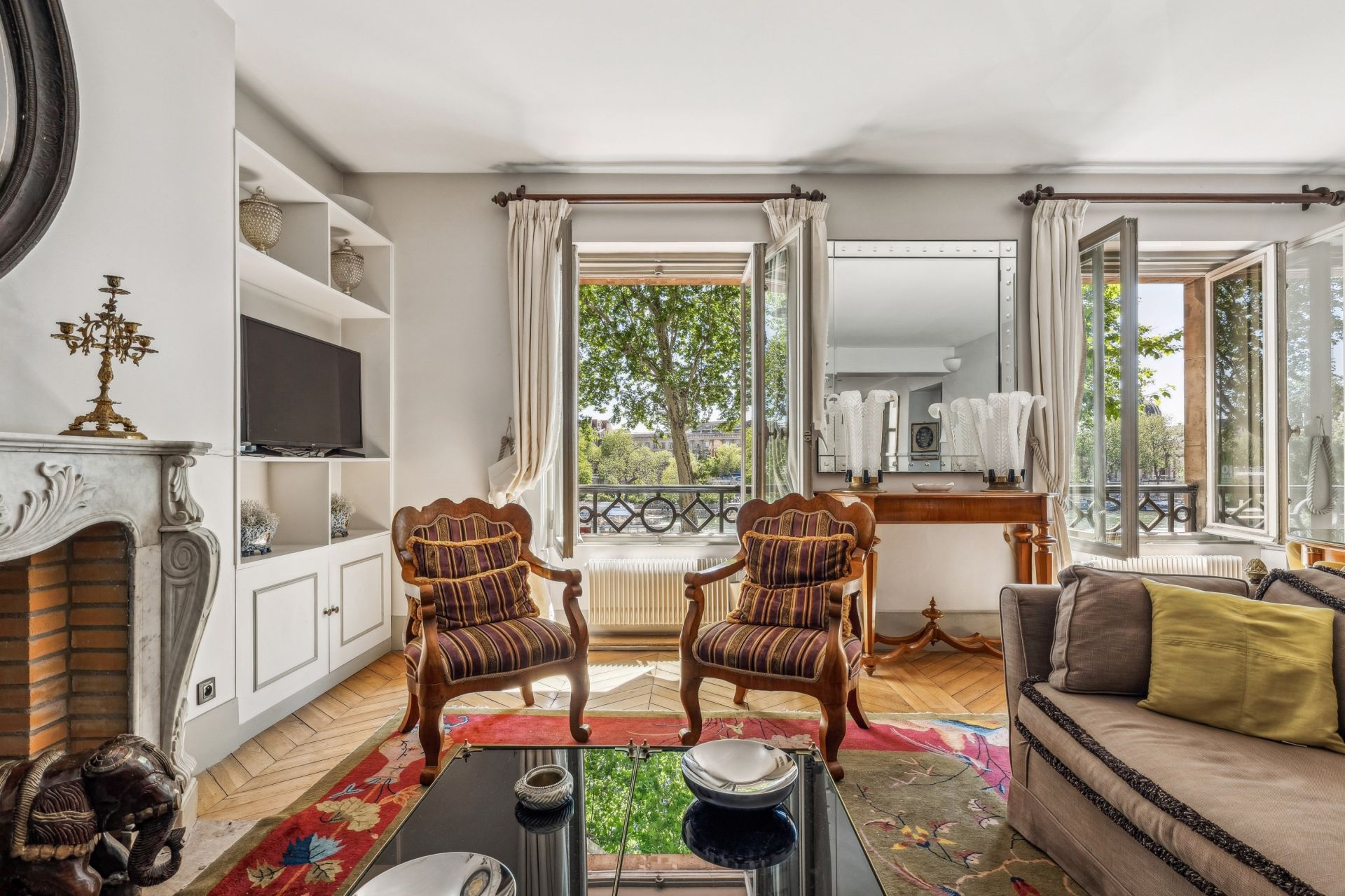 luxury apartment 5 Rooms for sale on PARIS (75001)