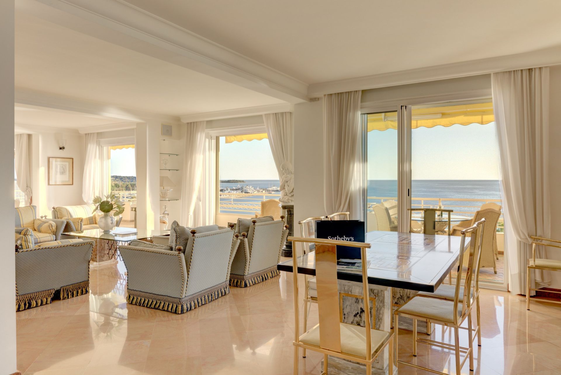 luxury apartment 8 Rooms for sale on CANNES (06400)