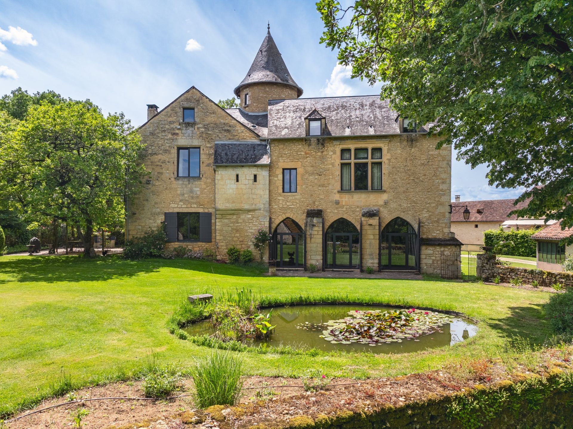 castle 22 Rooms for sale on MONTIGNAC LASCAUX (24290)