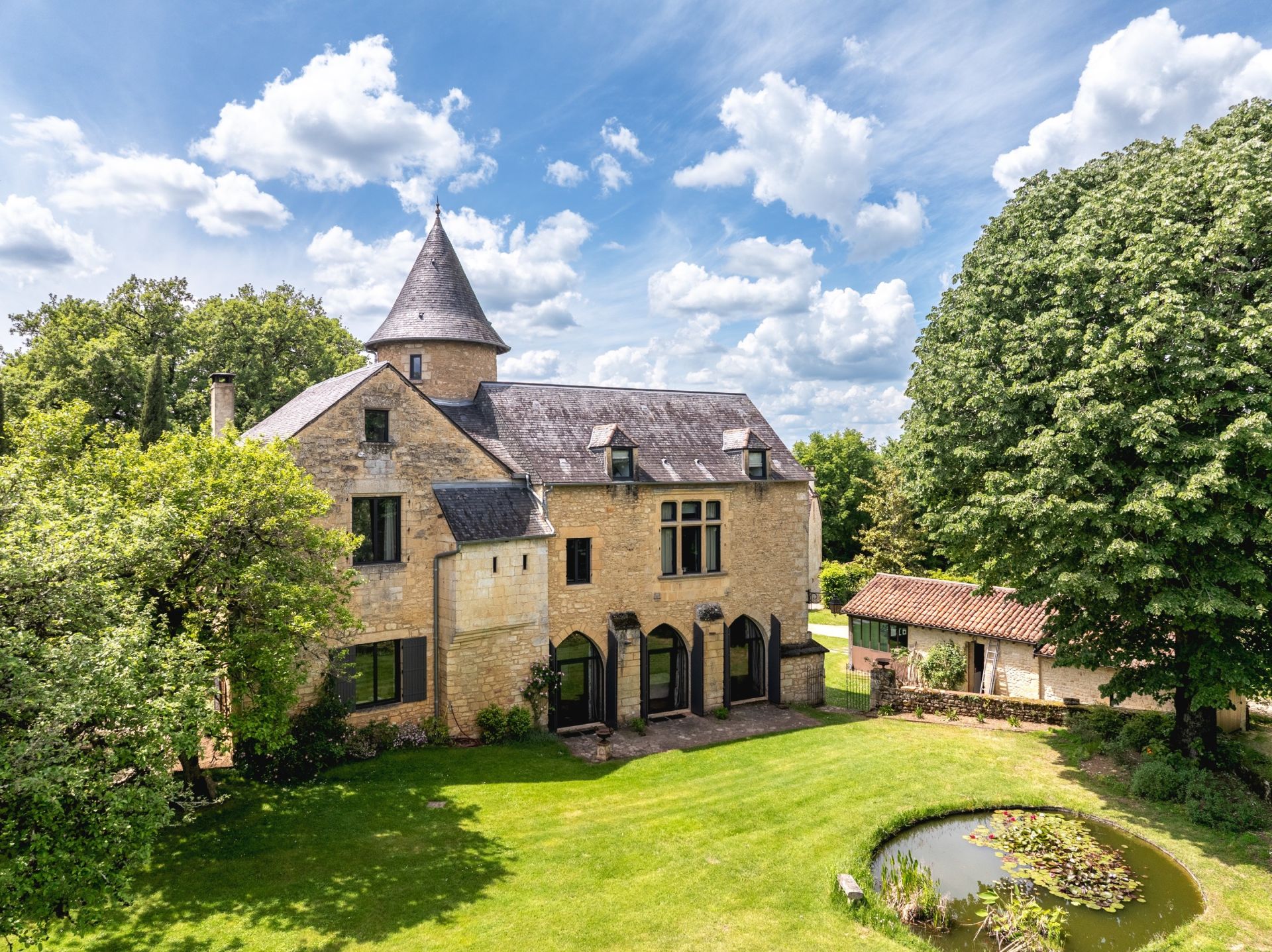 castle 22 Rooms for sale on MONTIGNAC LASCAUX (24290)