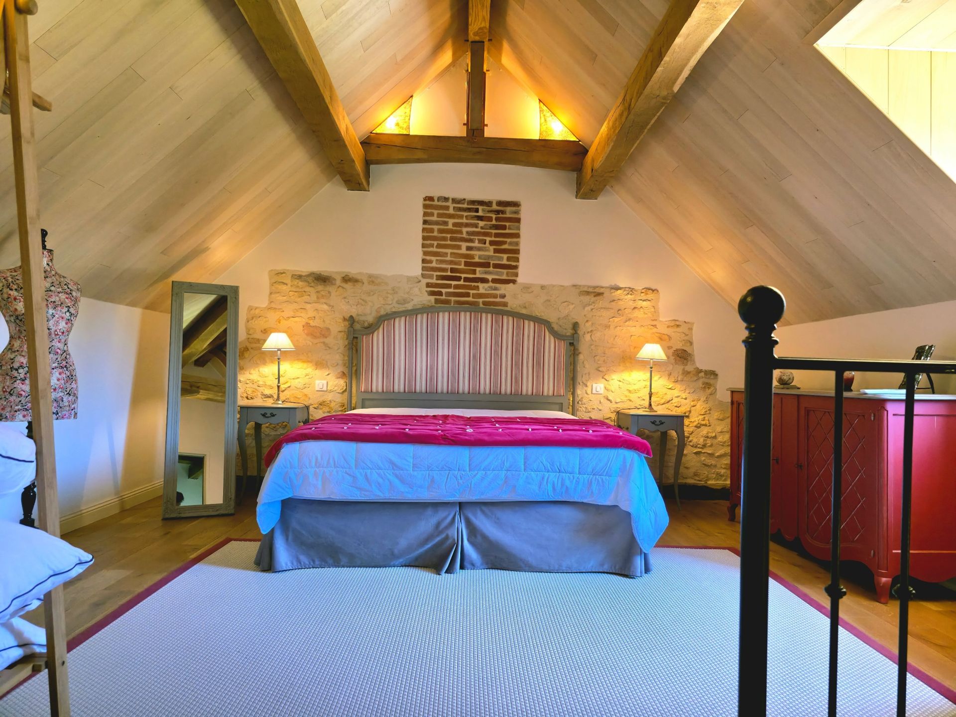 castle 22 Rooms for sale on MONTIGNAC LASCAUX (24290)