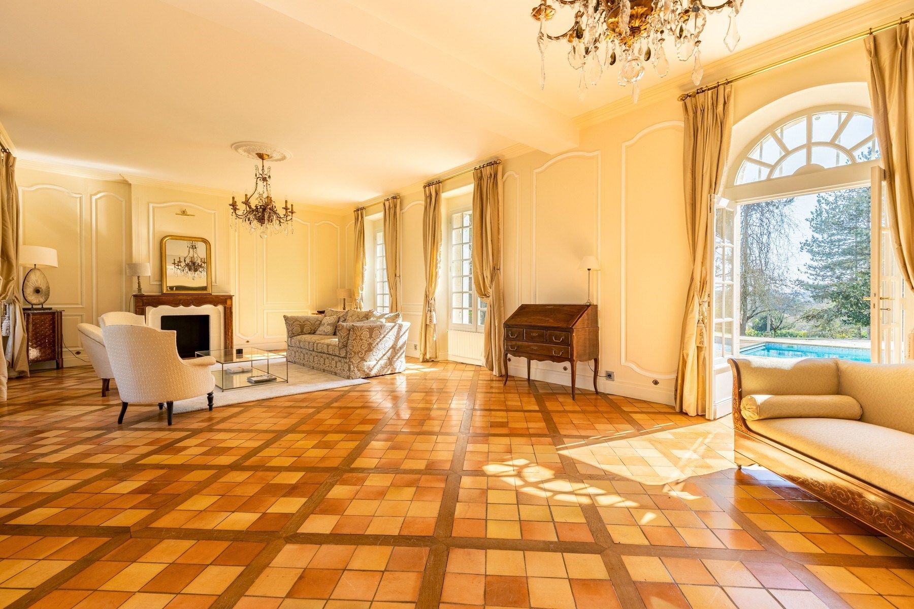 luxury house 11 Rooms for sale on BORDEAUX (33000)