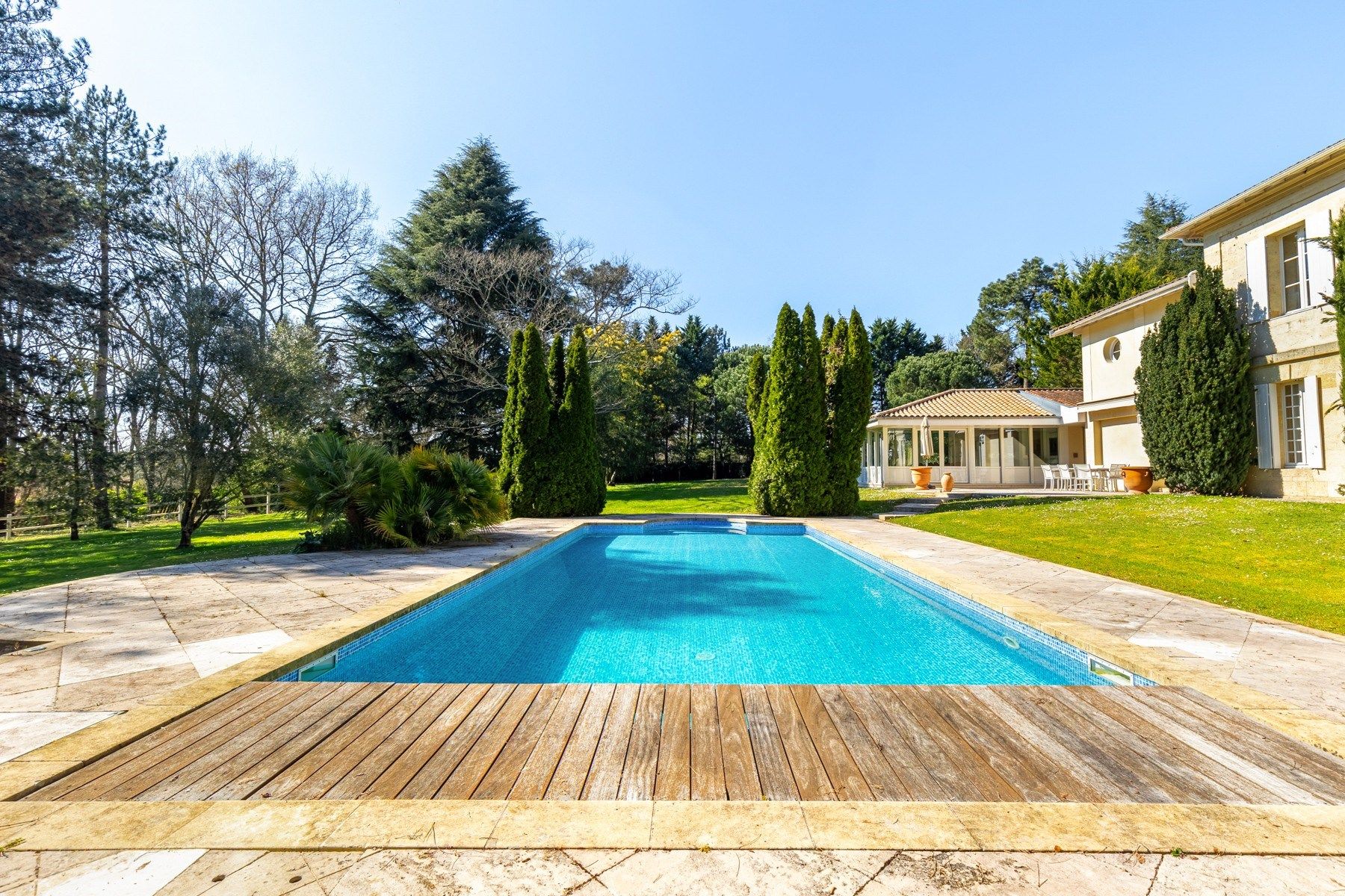 luxury house 11 Rooms for sale on BORDEAUX (33000)