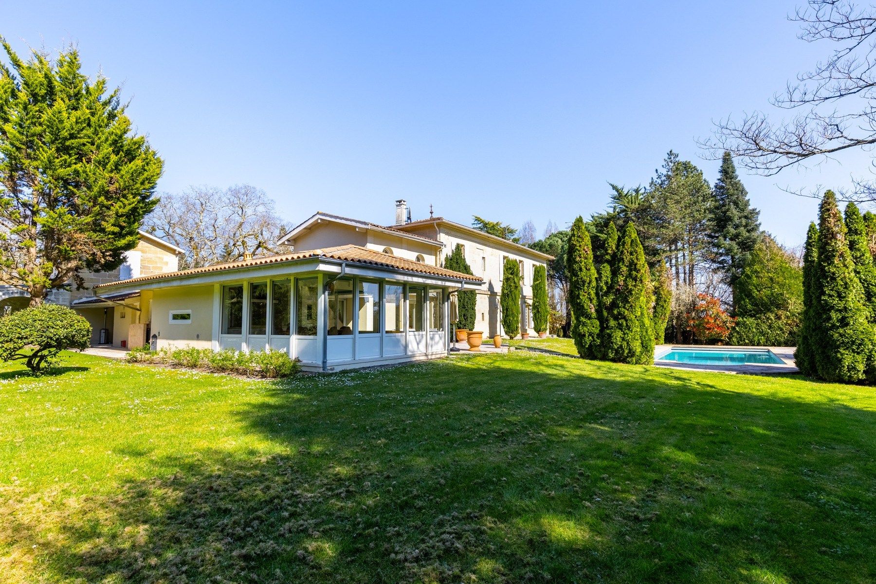 luxury house 11 Rooms for sale on BORDEAUX (33000)