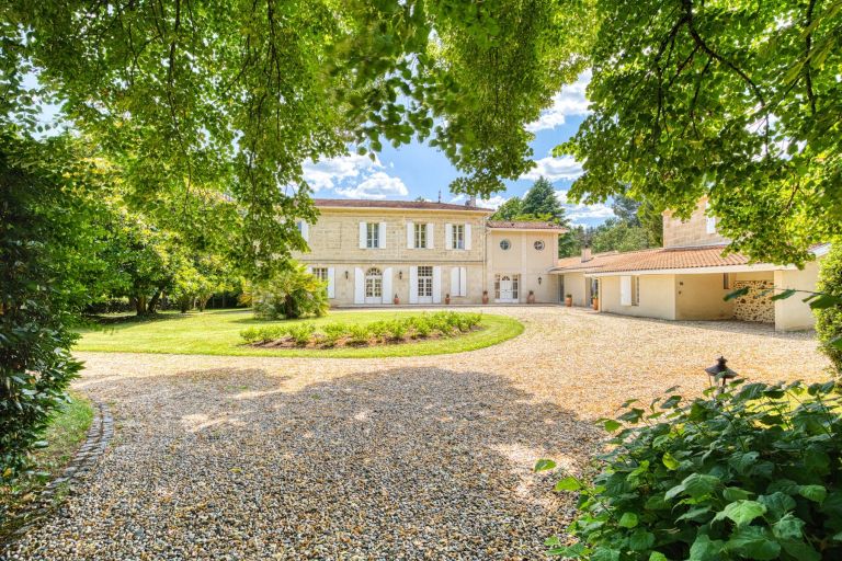 luxury house 11 Rooms for sale on BORDEAUX (33000)