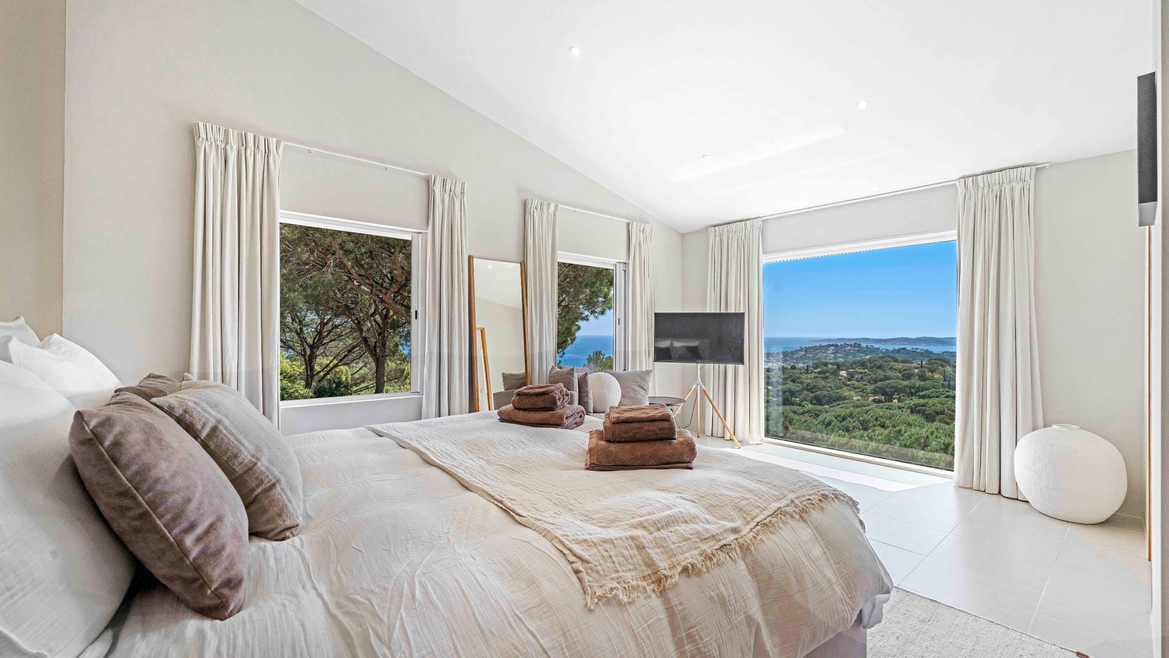 maison contemporaine 7 Pièces en vente sur STE MAXIME (83120)