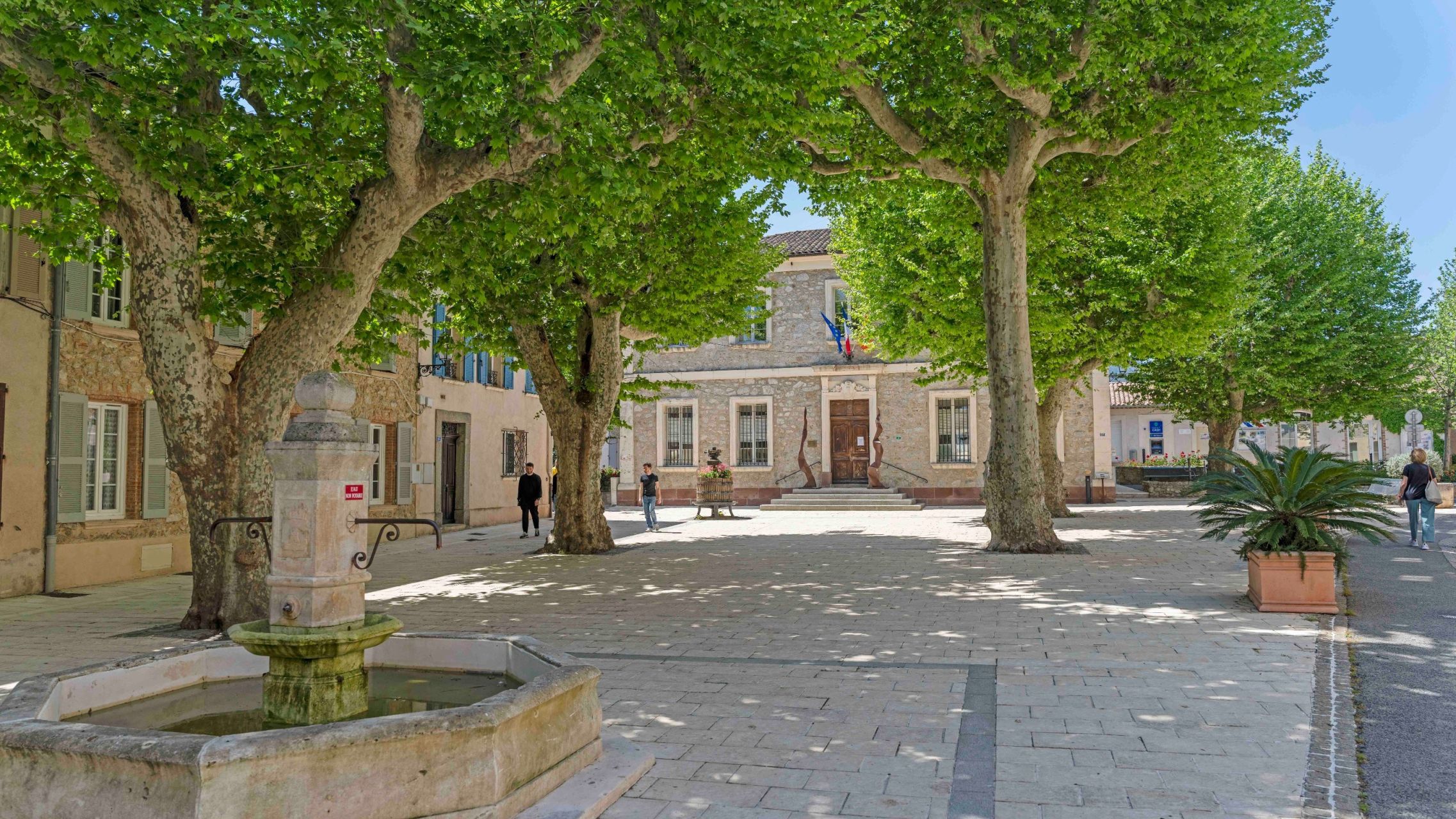 luxury villa 12 Rooms for sale on LE PLAN DE LA TOUR (83120)