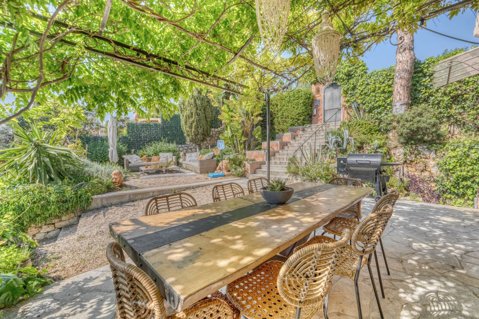 luxury villa 6 Rooms for sale on VILLEFRANCHE SUR MER (06230)