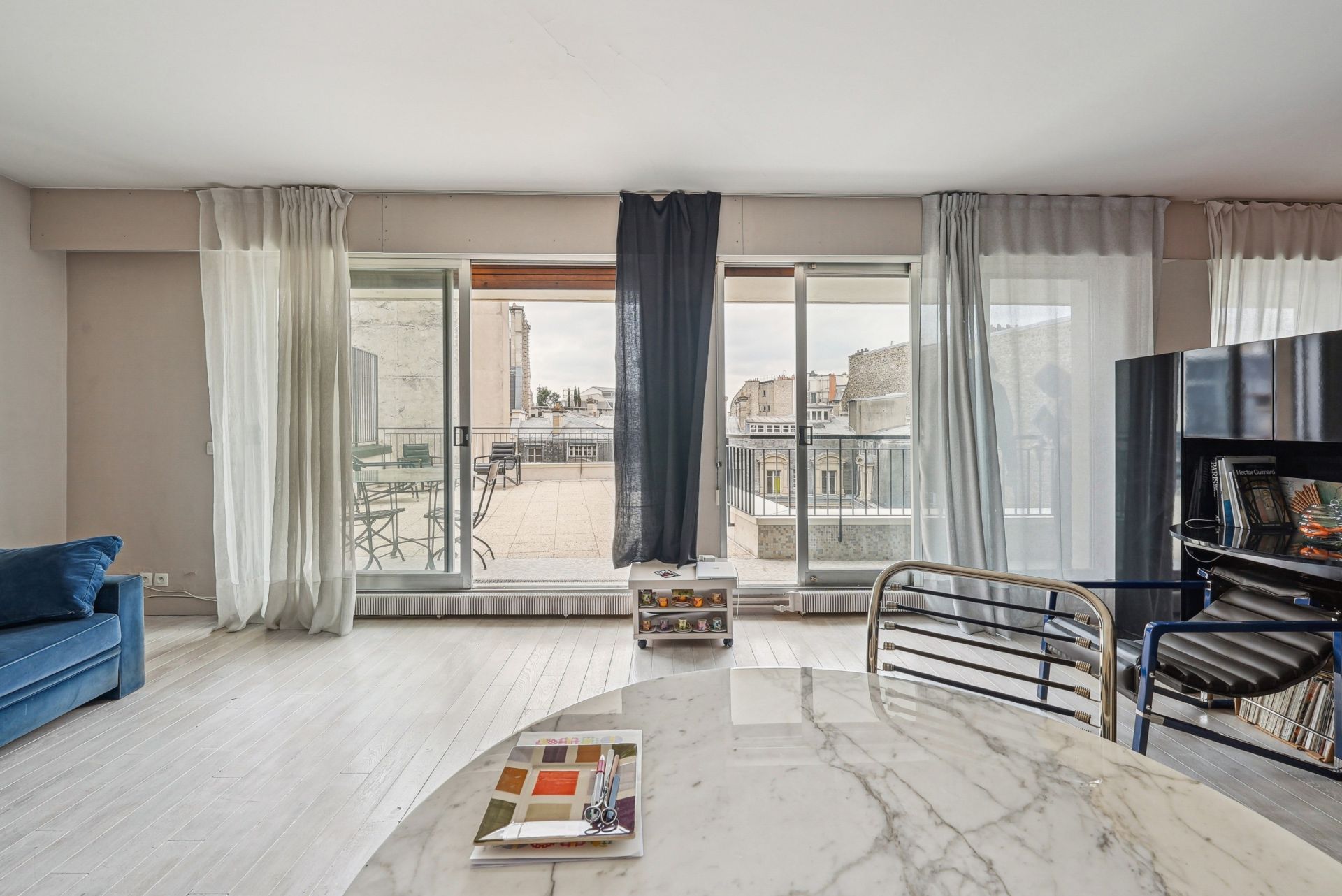 luxury apartment 1 room for sale on PARIS (75116)