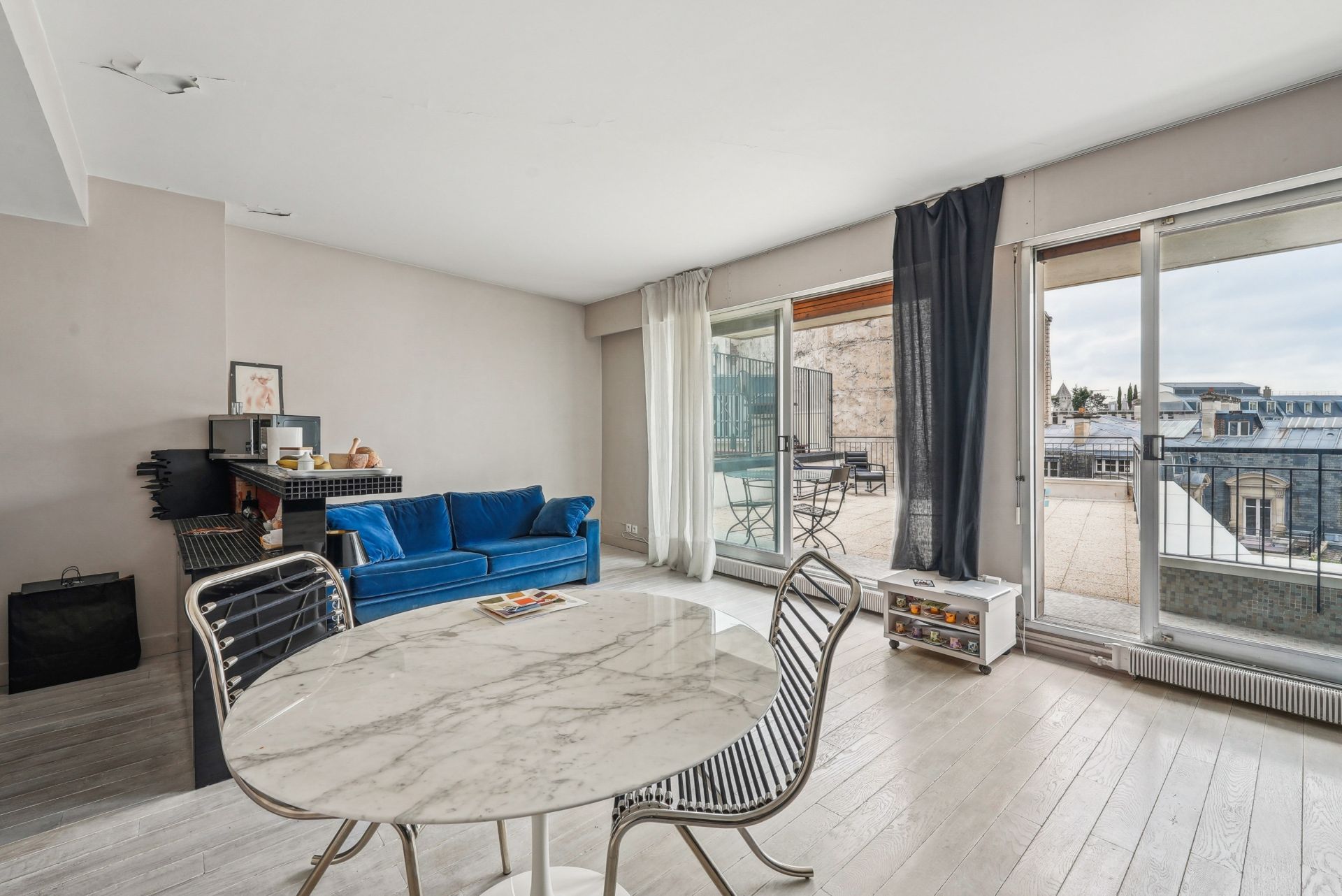 luxury apartment 1 room for sale on PARIS (75116)