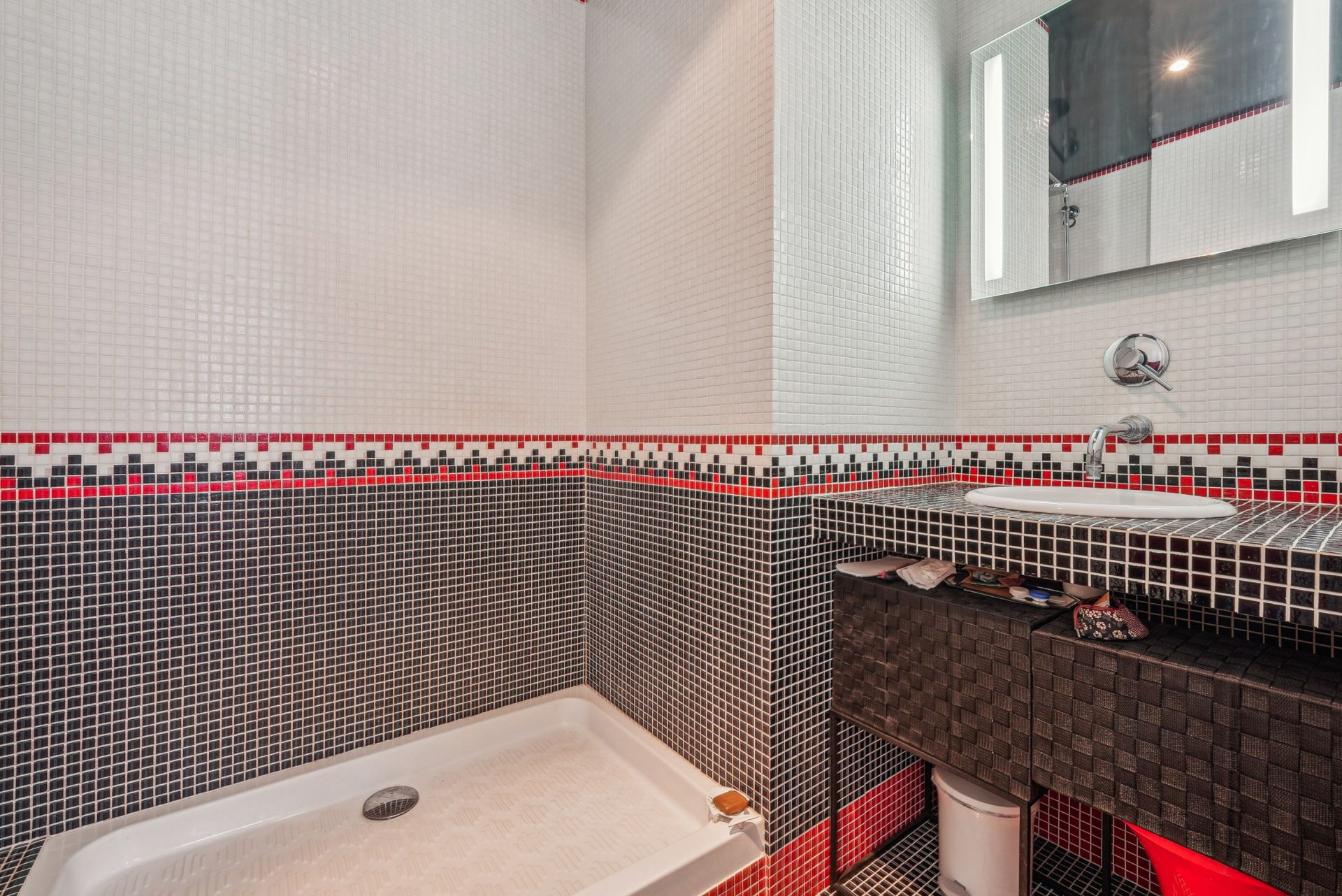 luxury apartment 1 room for sale on PARIS (75116)