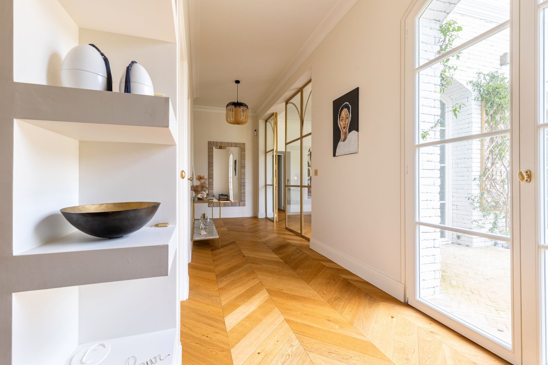 luxury house 8 Rooms for sale on BORDEAUX (33000)