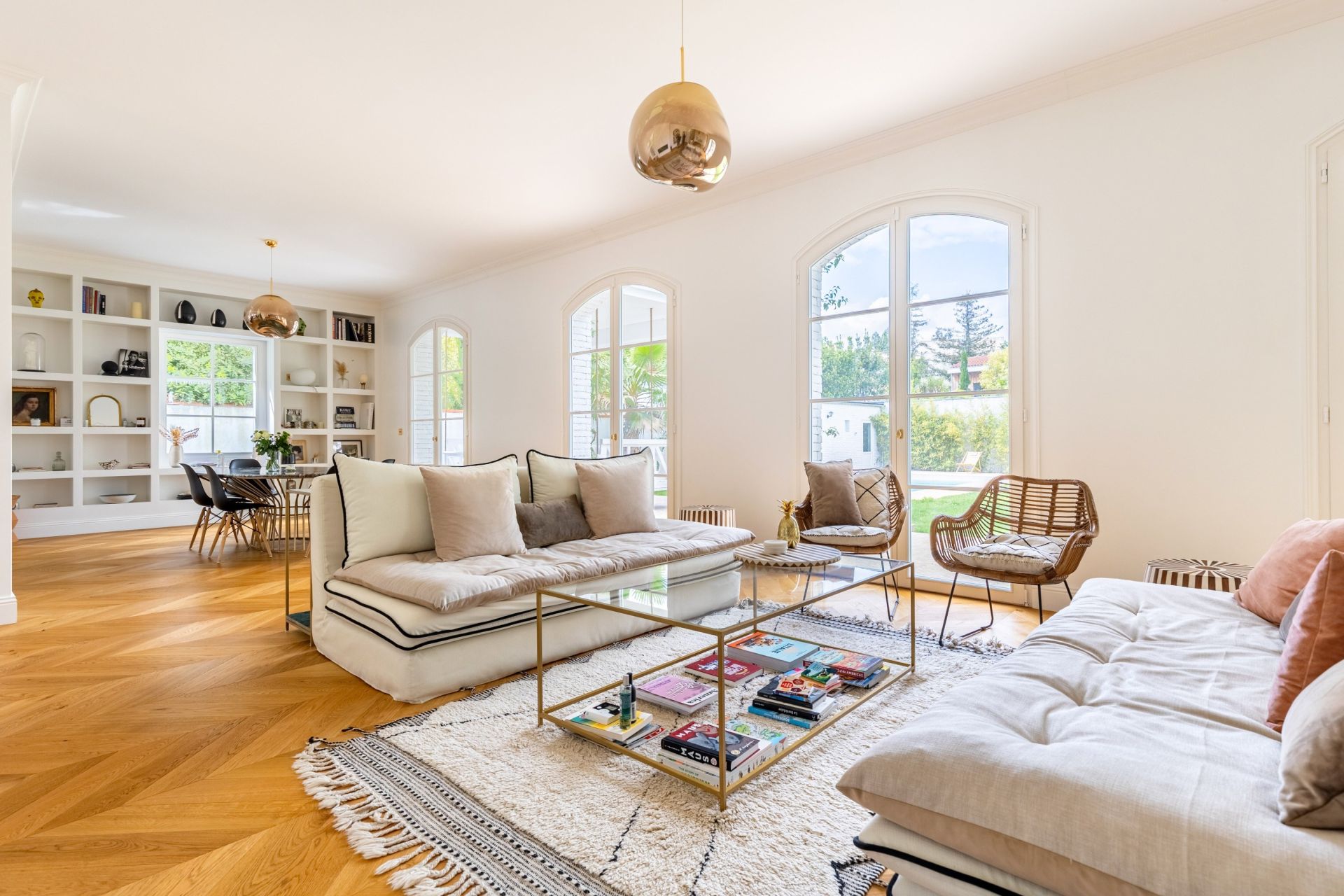 luxury house 8 Rooms for sale on BORDEAUX (33000)