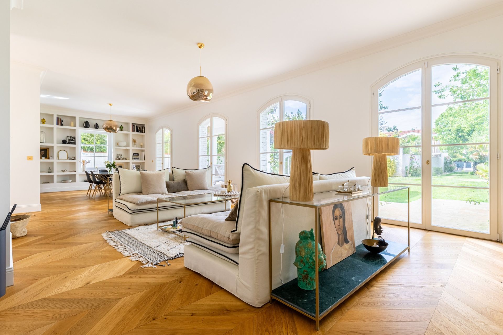 luxury house 8 Rooms for sale on BORDEAUX (33000)