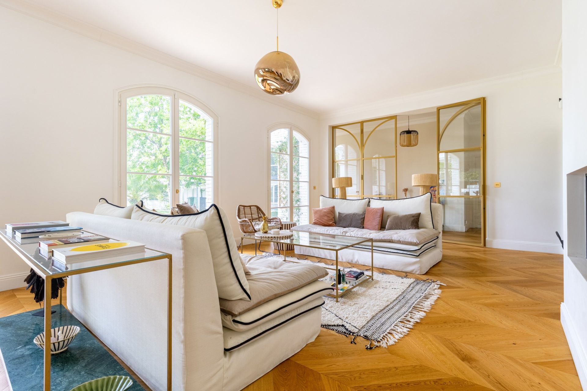 luxury house 8 Rooms for sale on BORDEAUX (33000)