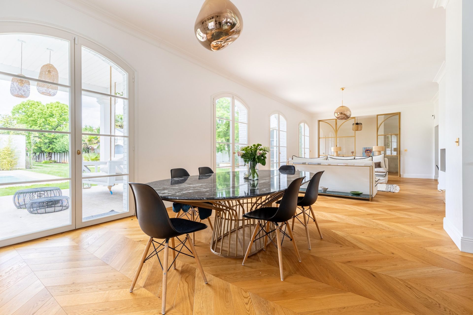 luxury house 8 Rooms for sale on BORDEAUX (33000)