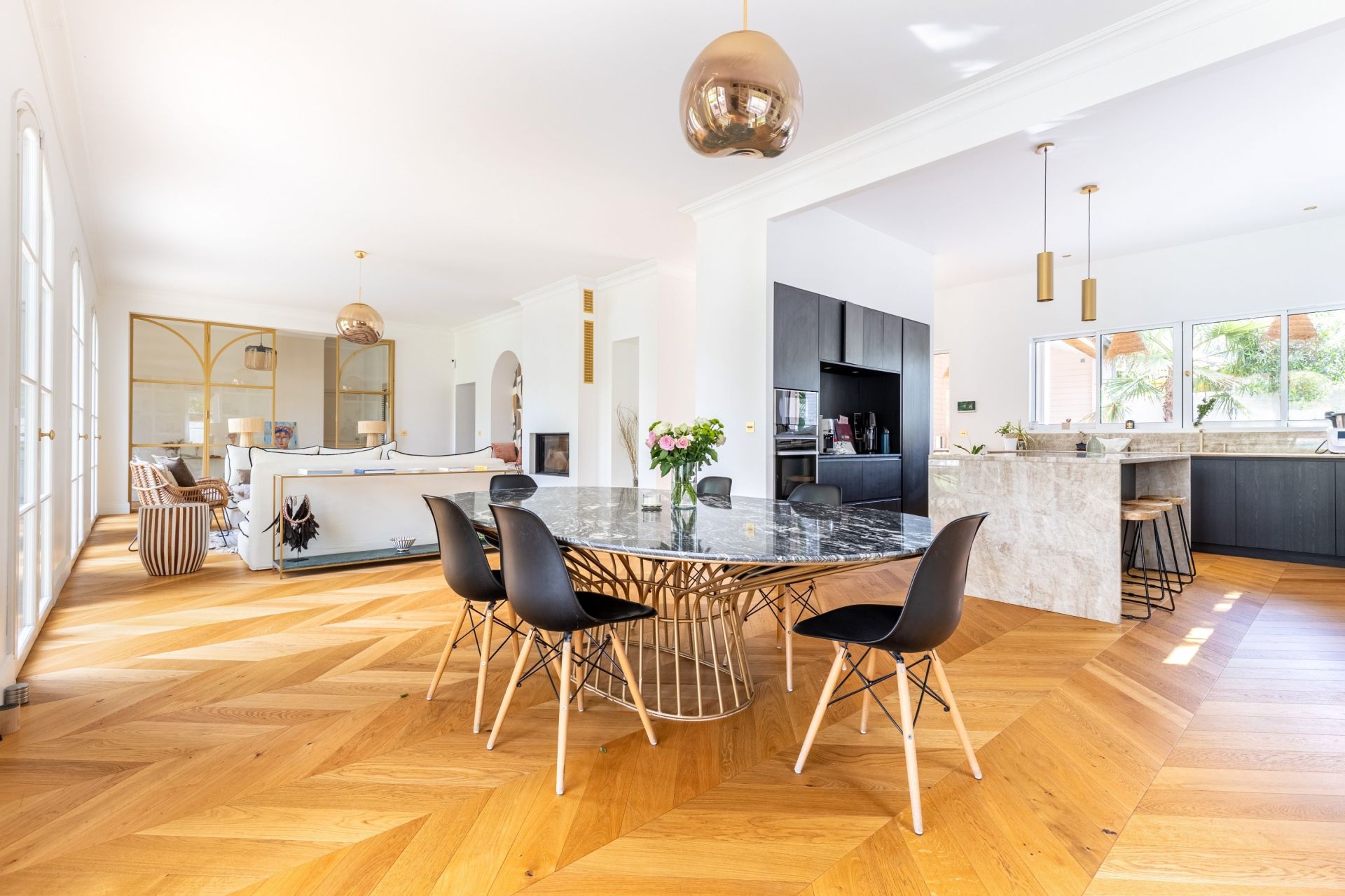 luxury house 8 Rooms for sale on BORDEAUX (33000)