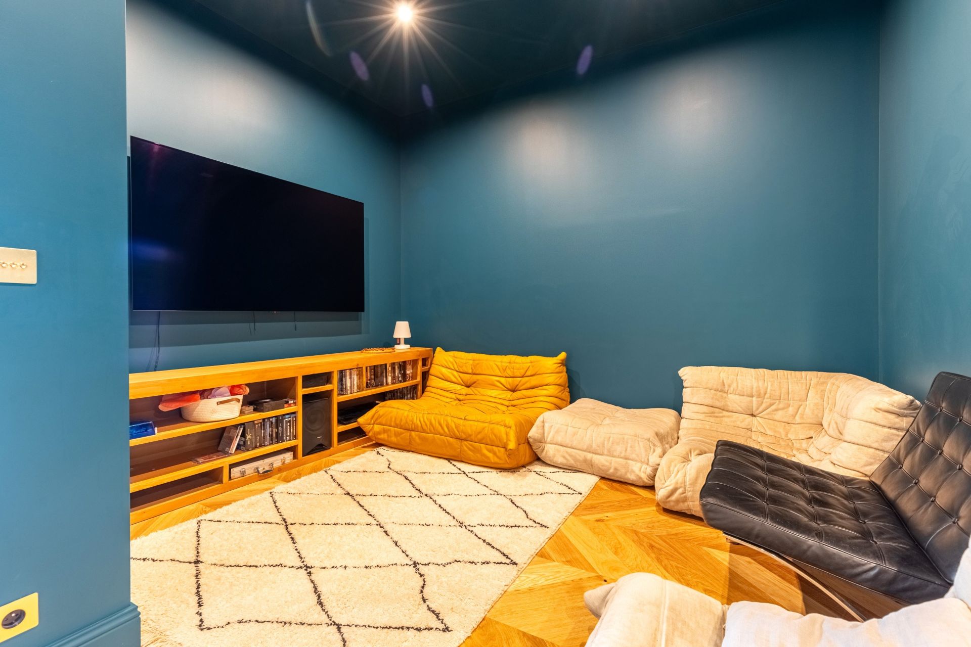 luxury house 8 Rooms for sale on BORDEAUX (33000)