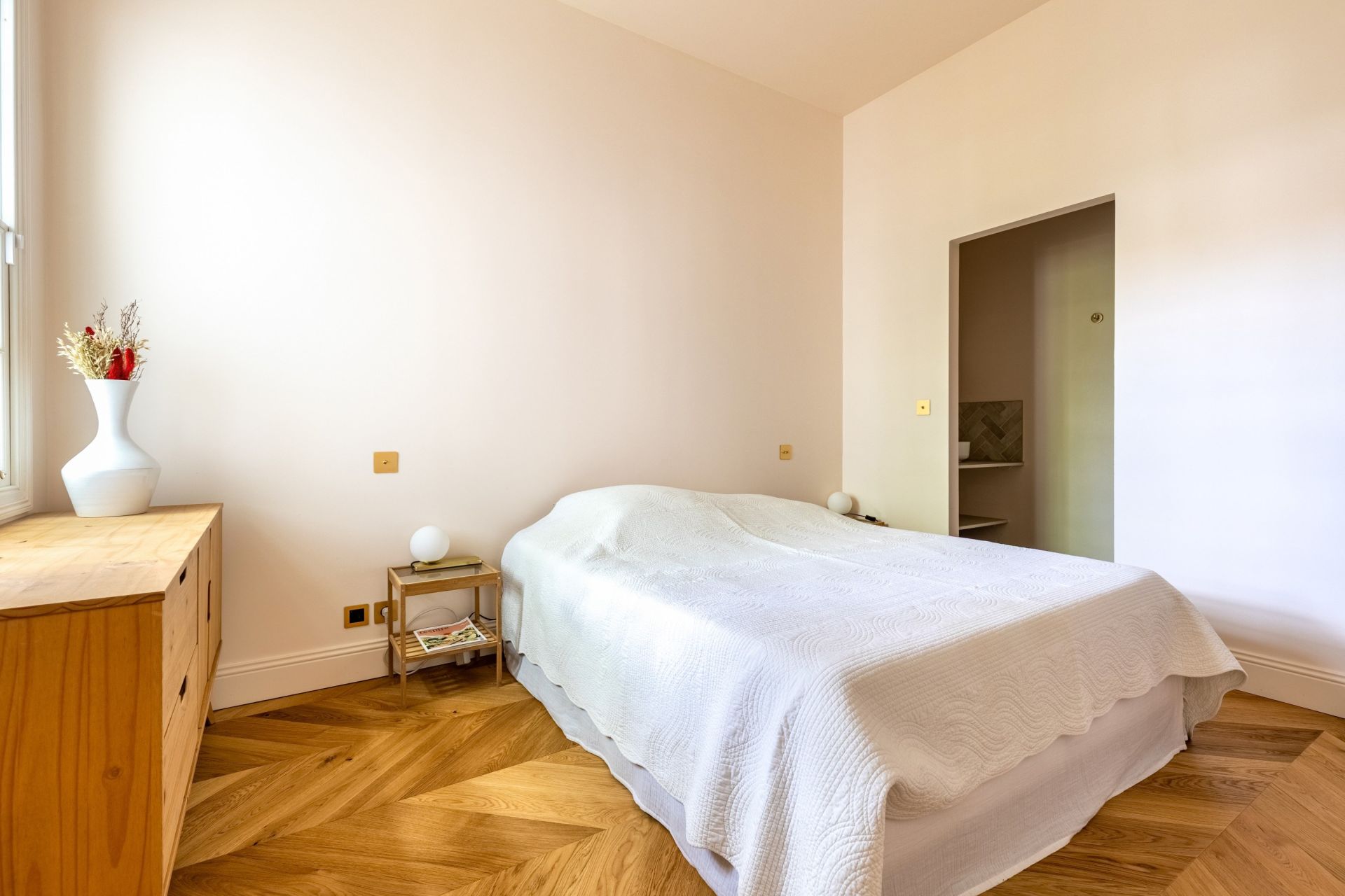 luxury house 8 Rooms for sale on BORDEAUX (33000)