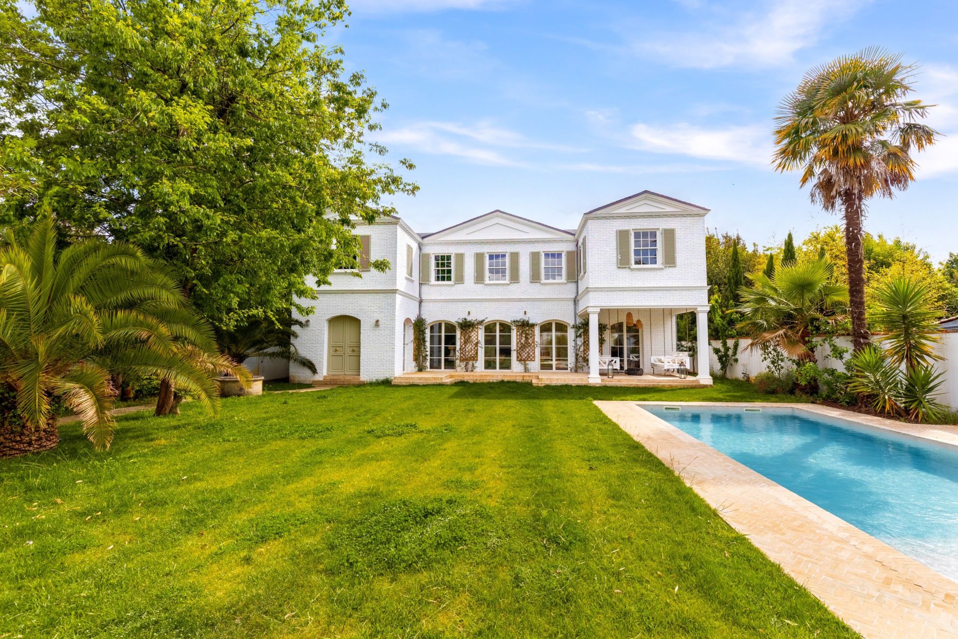 luxury house 8 Rooms for sale on BORDEAUX (33000)