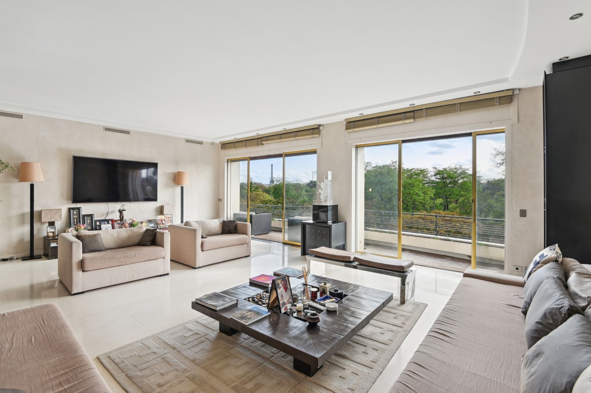 luxury apartment 5 Rooms for sale on NEUILLY SUR SEINE (92200)