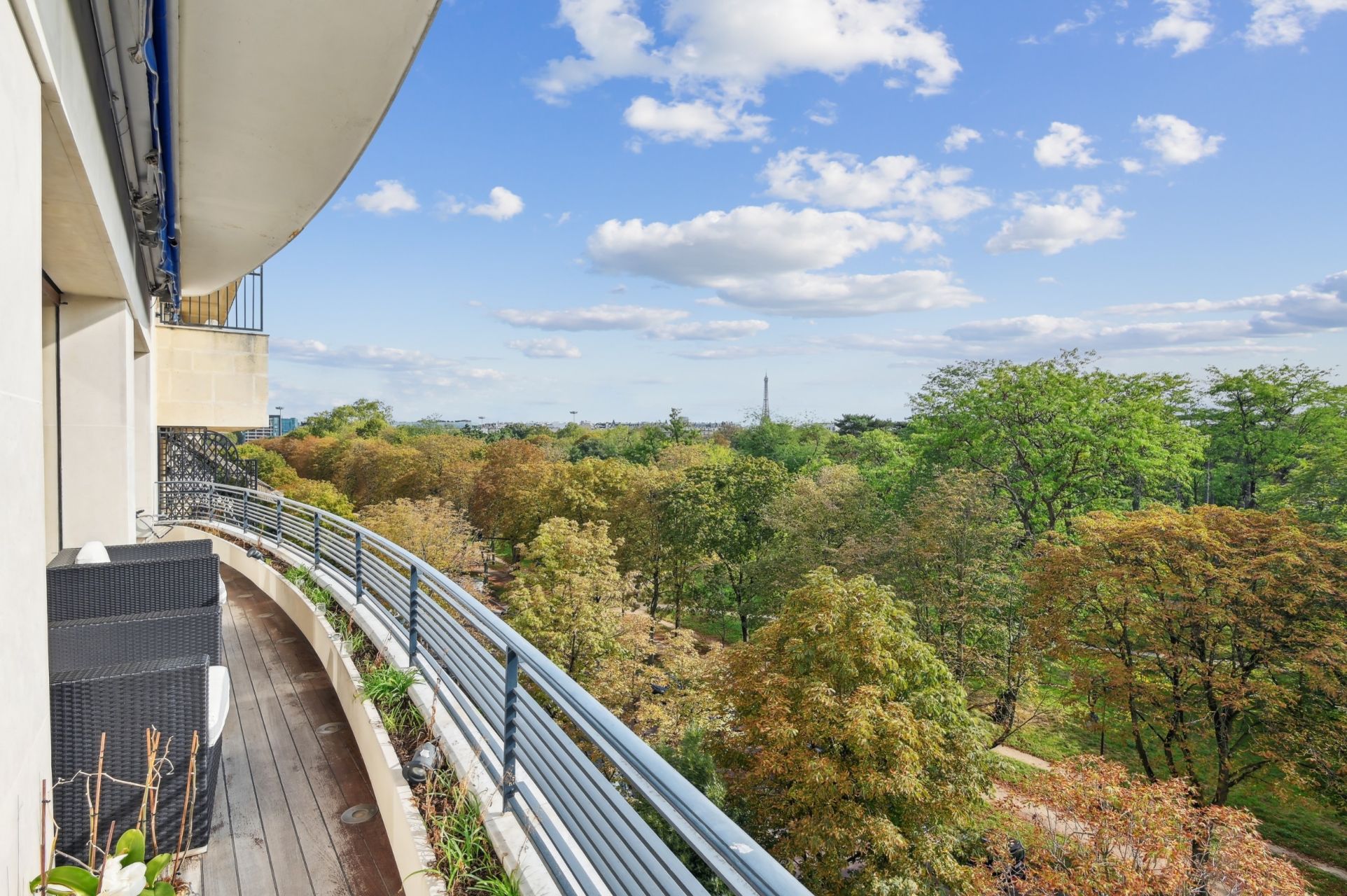 luxury apartment 5 Rooms for sale on NEUILLY SUR SEINE (92200)