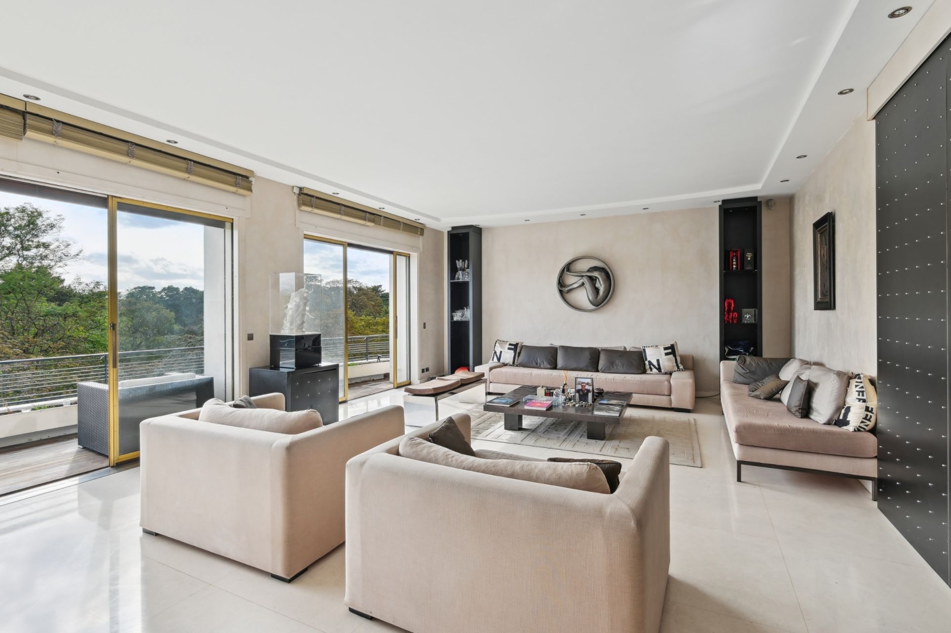 luxury apartment 5 Rooms for sale on NEUILLY SUR SEINE (92200)