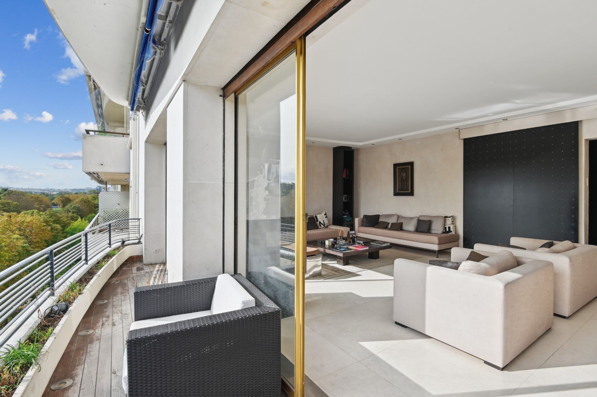 luxury apartment 5 Rooms for sale on NEUILLY SUR SEINE (92200)