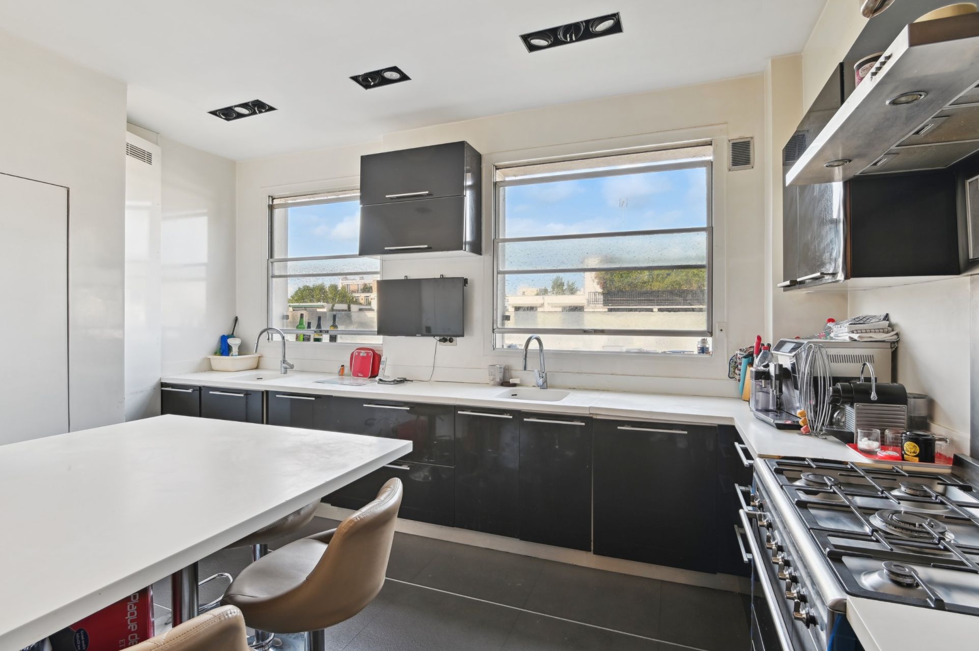 luxury apartment 5 Rooms for sale on NEUILLY SUR SEINE (92200)