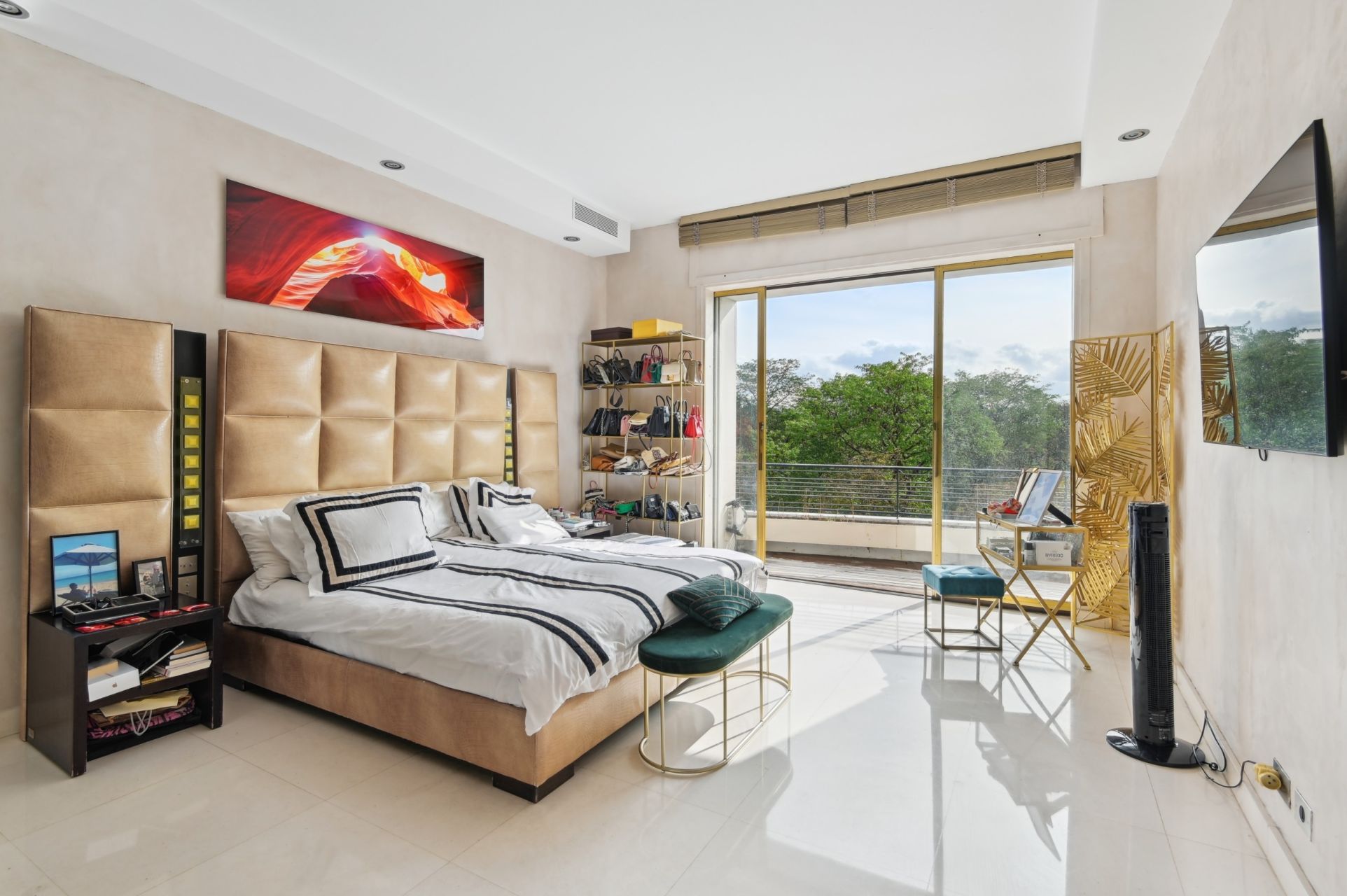 luxury apartment 5 Rooms for sale on NEUILLY SUR SEINE (92200)