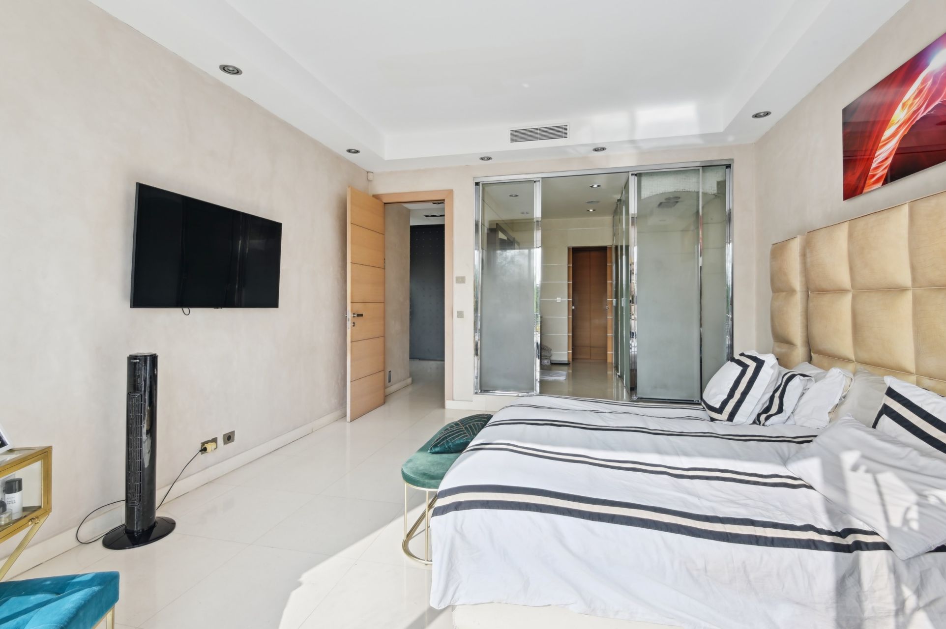 luxury apartment 5 Rooms for sale on NEUILLY SUR SEINE (92200)