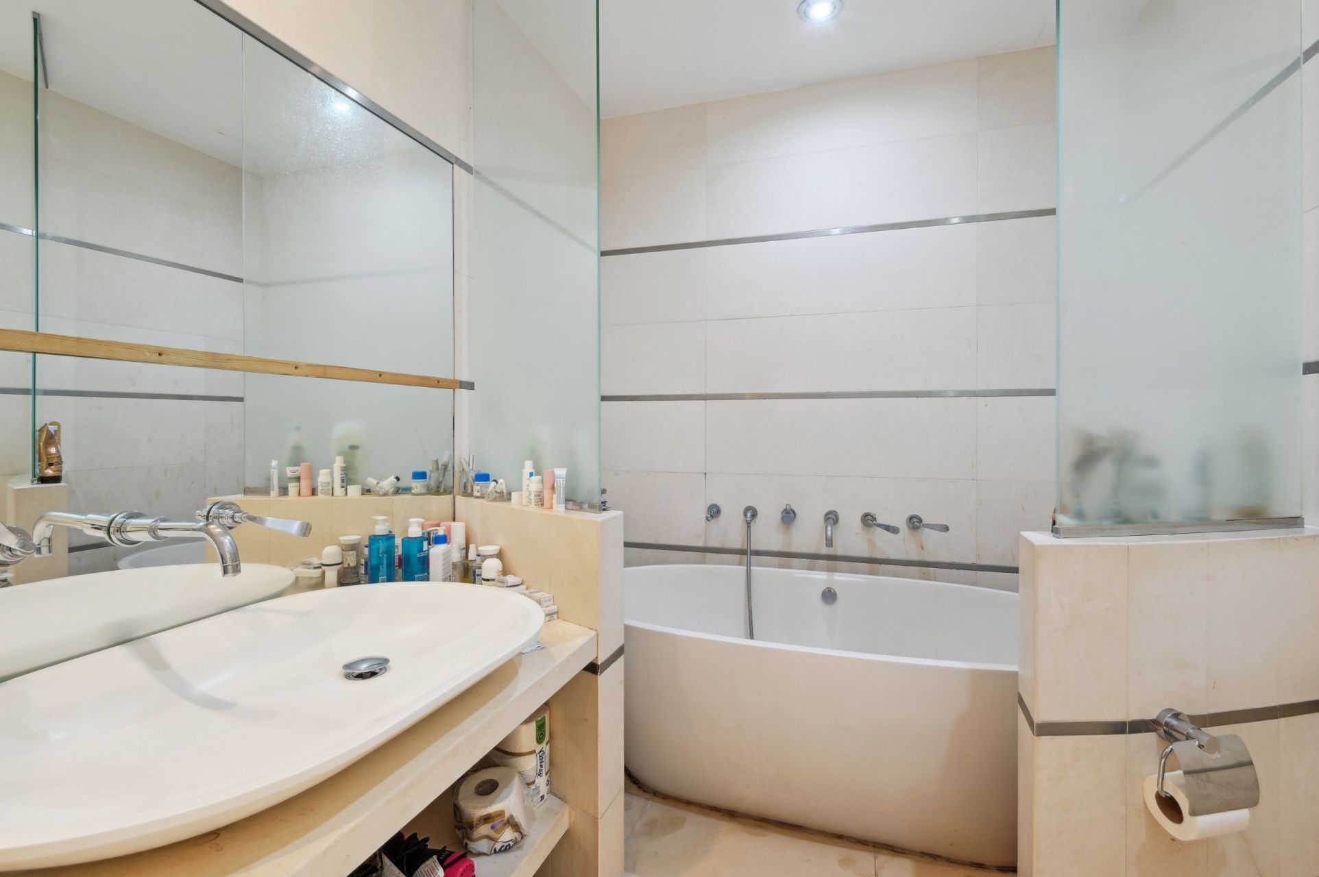luxury apartment 5 Rooms for sale on NEUILLY SUR SEINE (92200)