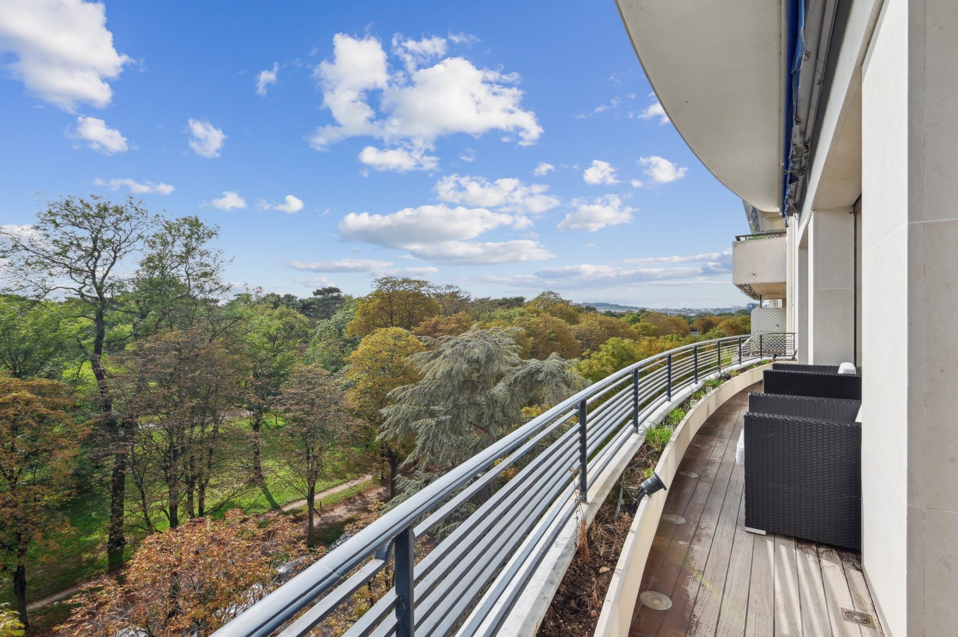 luxury apartment 5 Rooms for sale on NEUILLY SUR SEINE (92200)