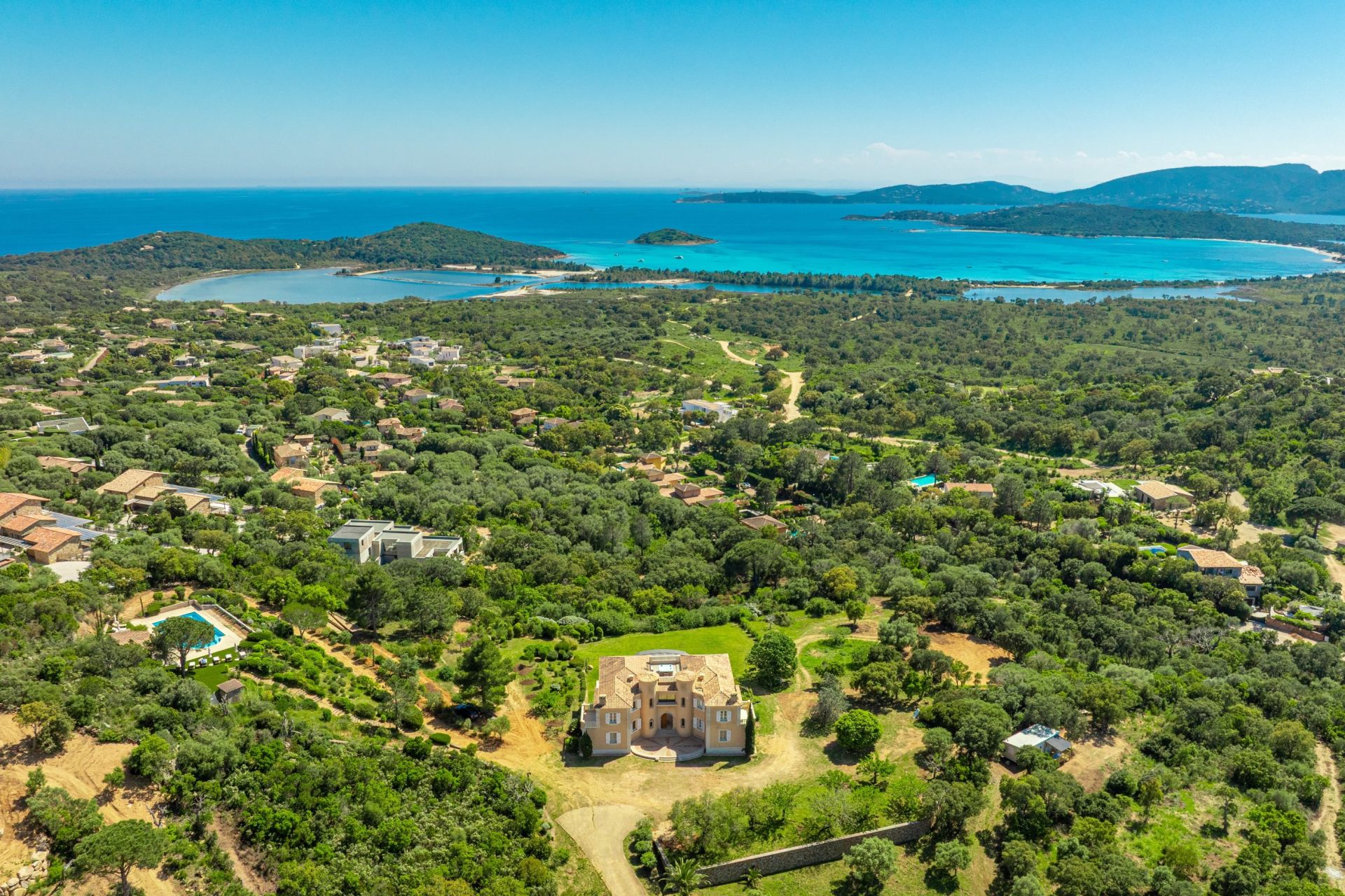 château 13 Pièces en location saisonnière sur ZONZA (20144)
