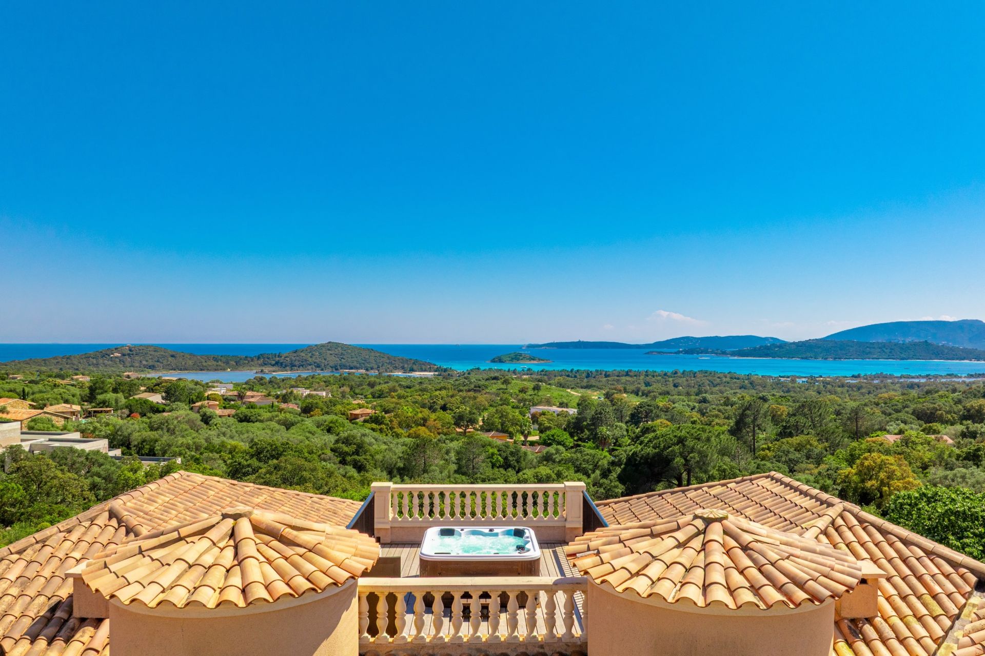 château 13 Pièces en location saisonnière sur ZONZA (20144)