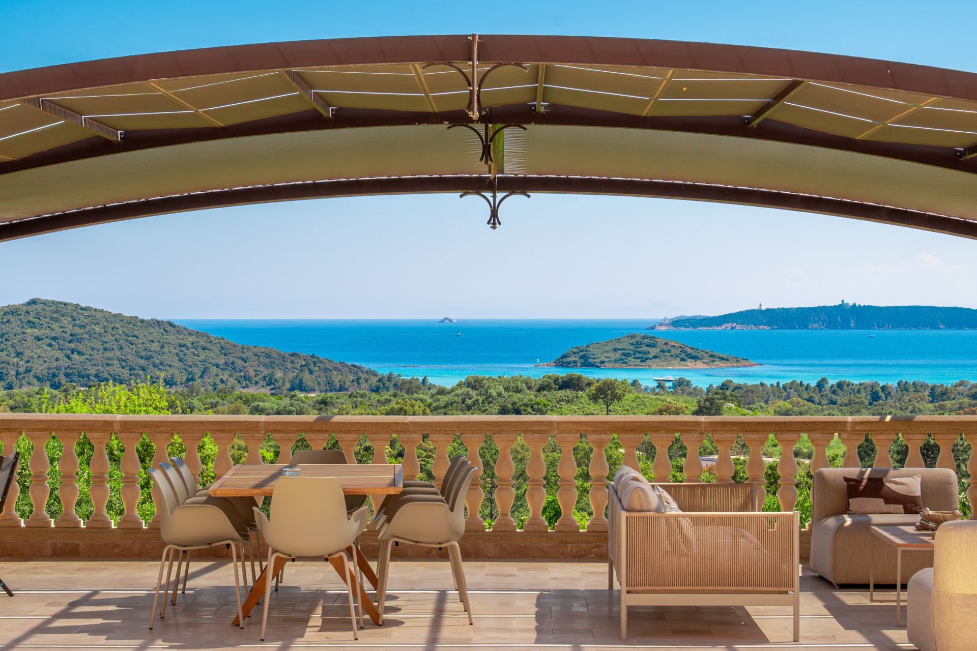 château 13 Pièces en location saisonnière sur ZONZA (20144)