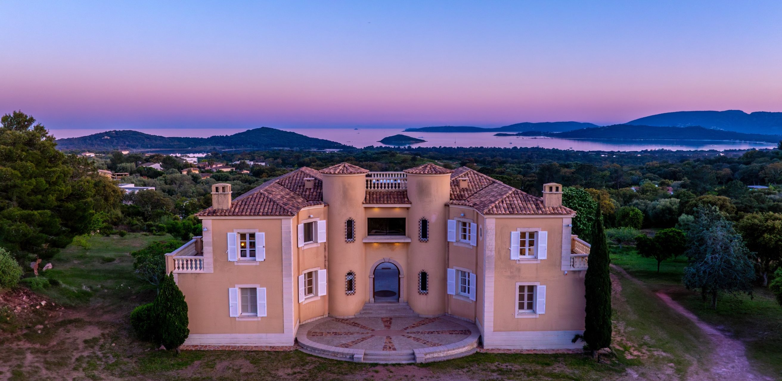 château 13 Pièces en location saisonnière sur ZONZA (20144)