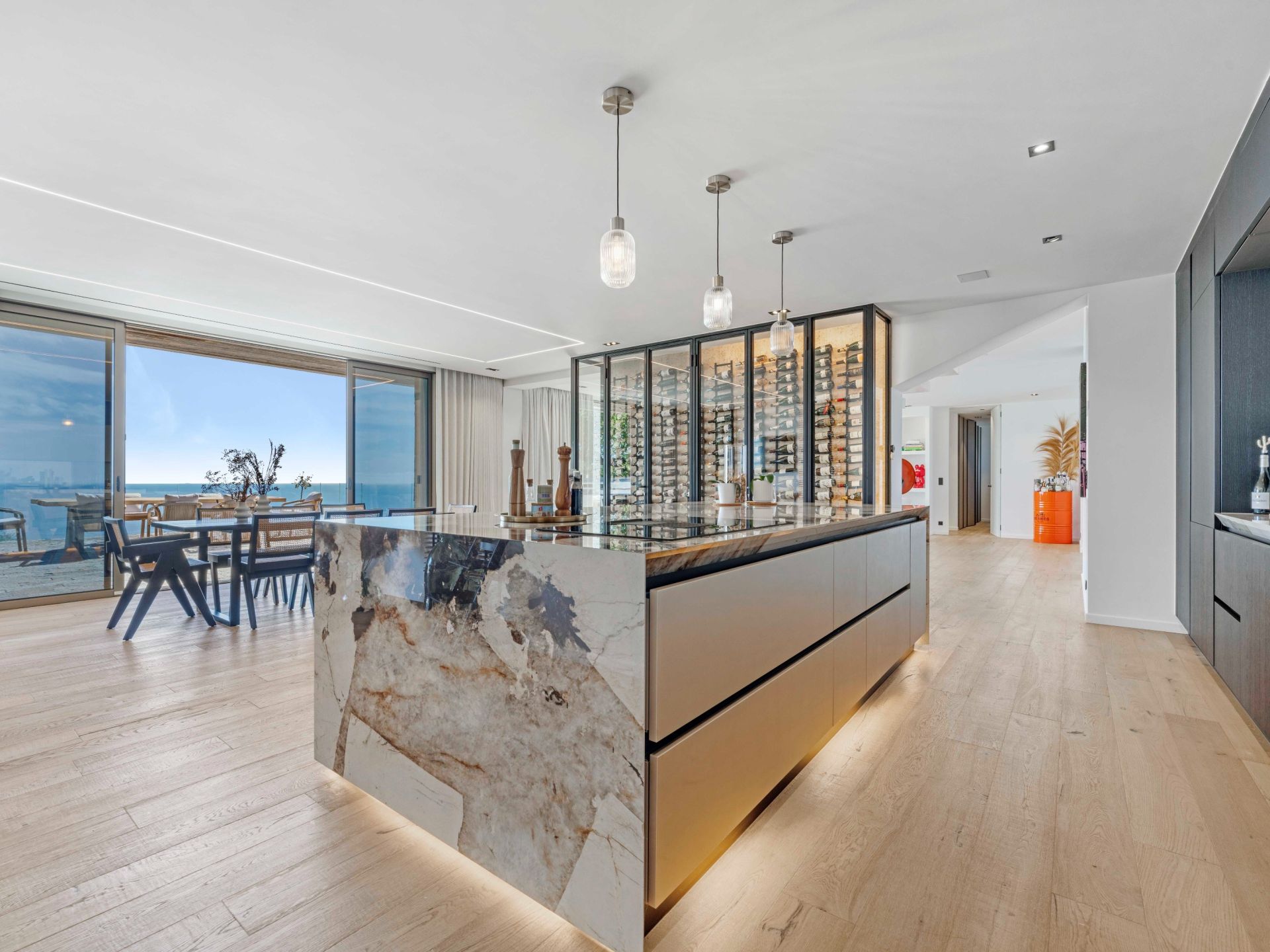 luxury villa 7 Rooms for sale on LES ISSAMBRES (83380)