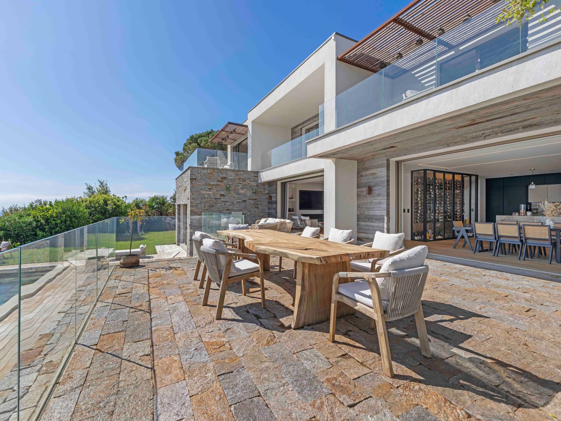 luxury villa 7 Rooms for sale on LES ISSAMBRES (83380)