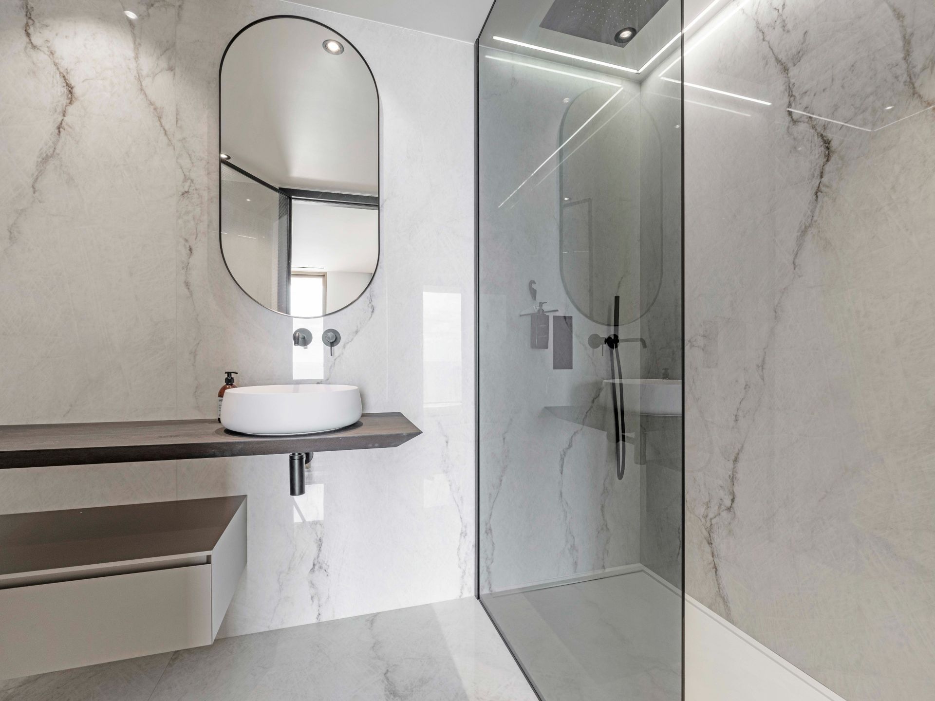 luxury villa 7 Rooms for sale on LES ISSAMBRES (83380)