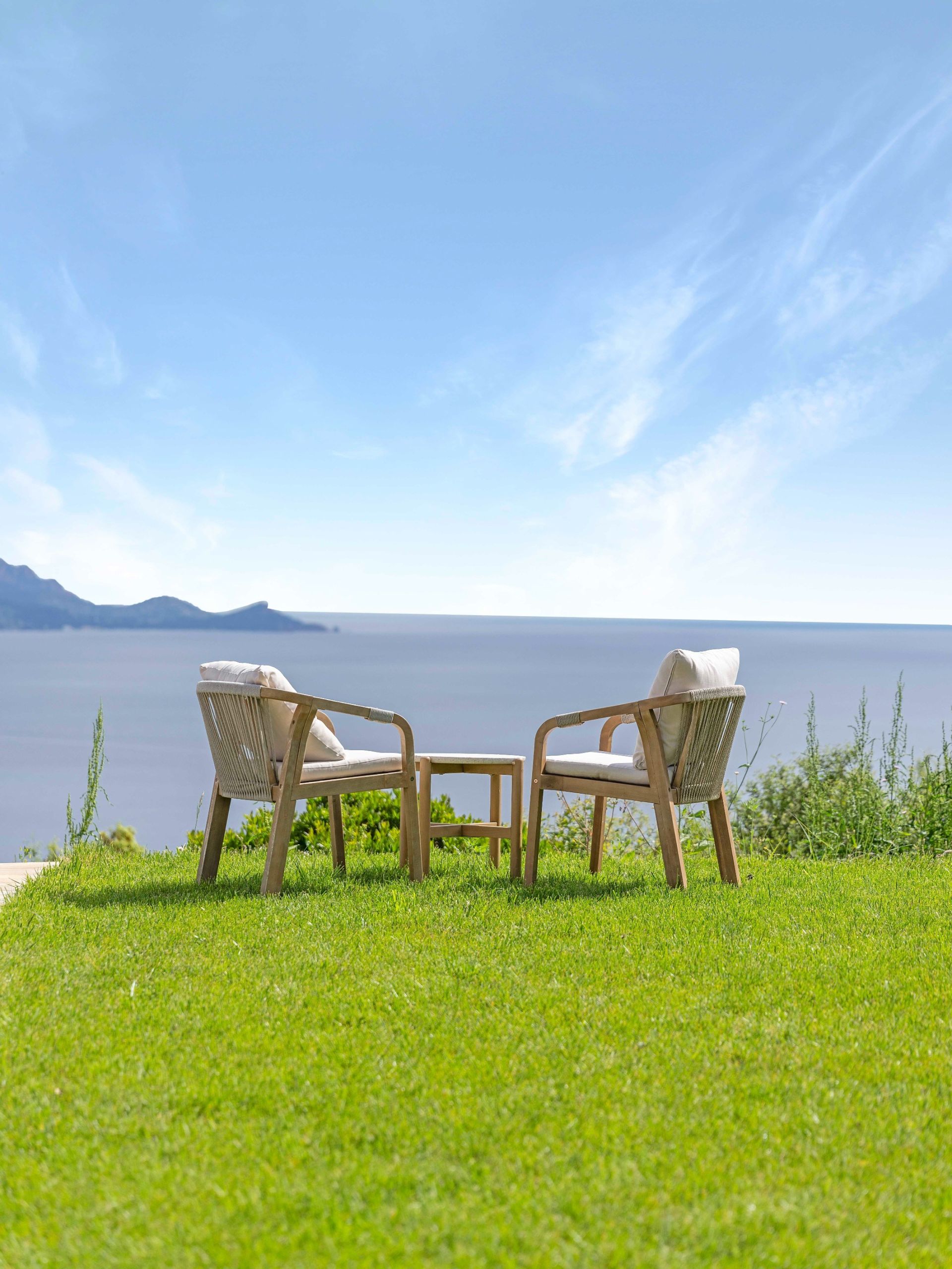 luxury villa 7 Rooms for sale on LES ISSAMBRES (83380)